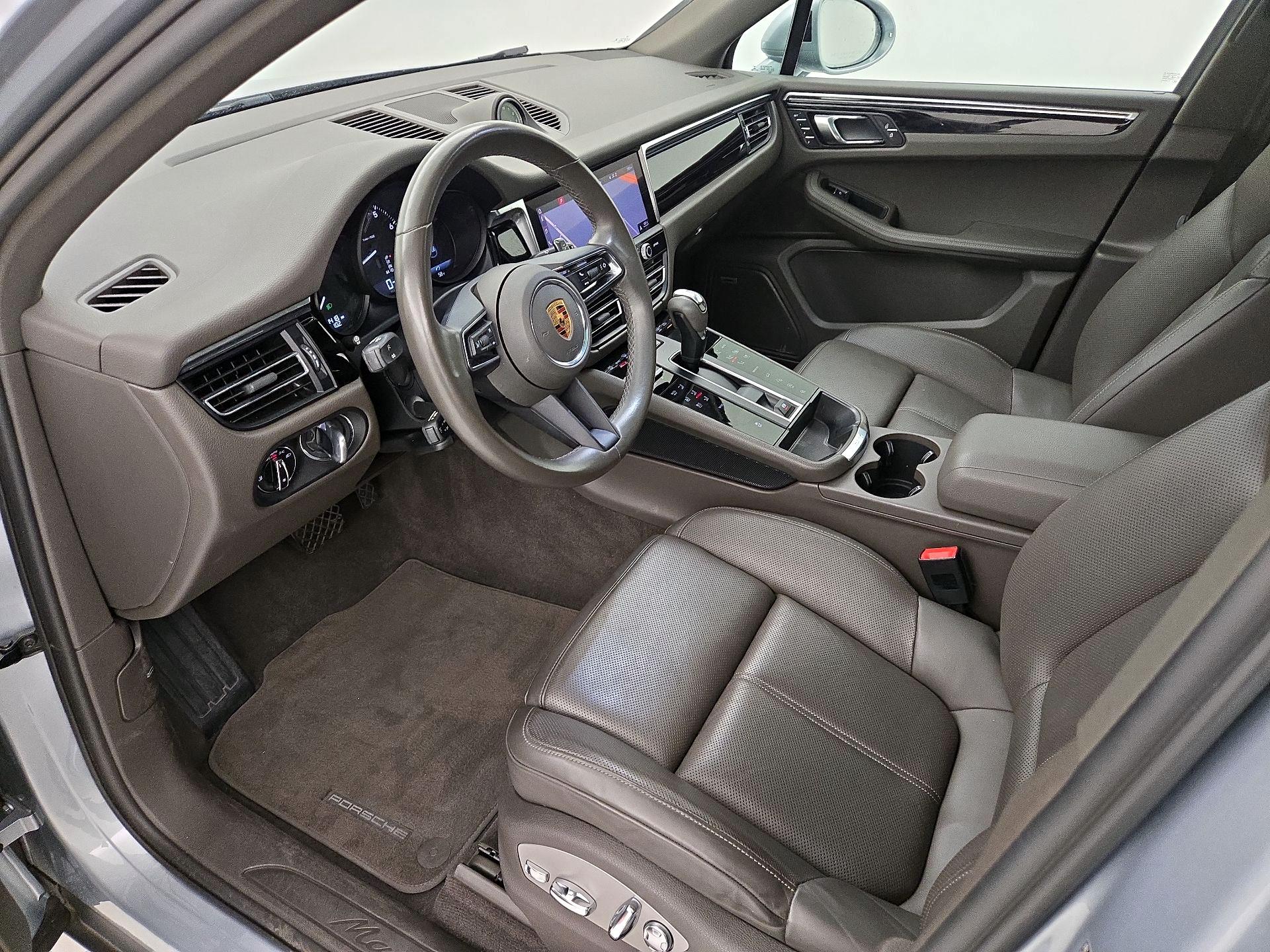 Thumbnail: 2022 Porsche Macan - 11