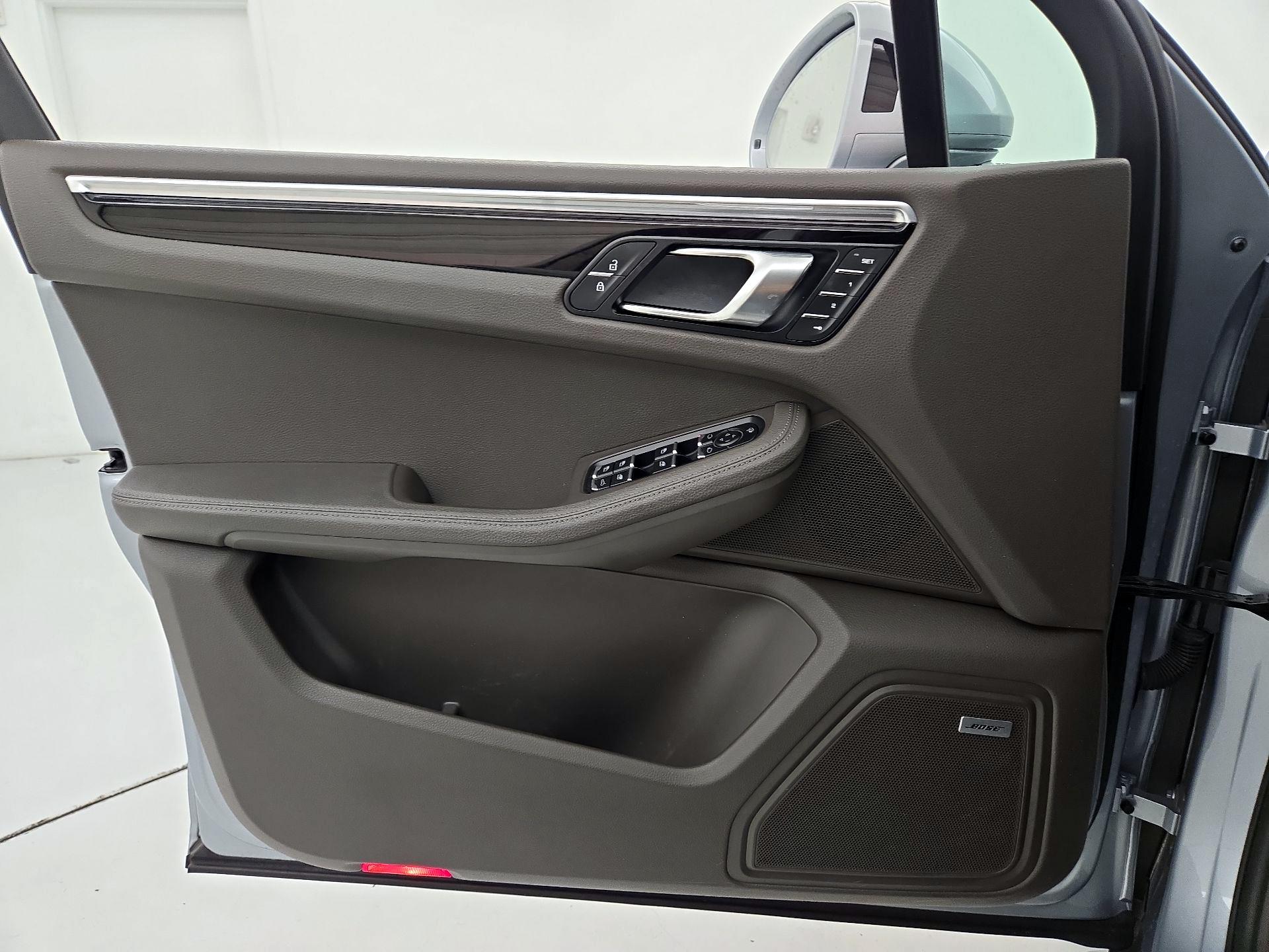 Thumbnail: 2022 Porsche Macan - 12