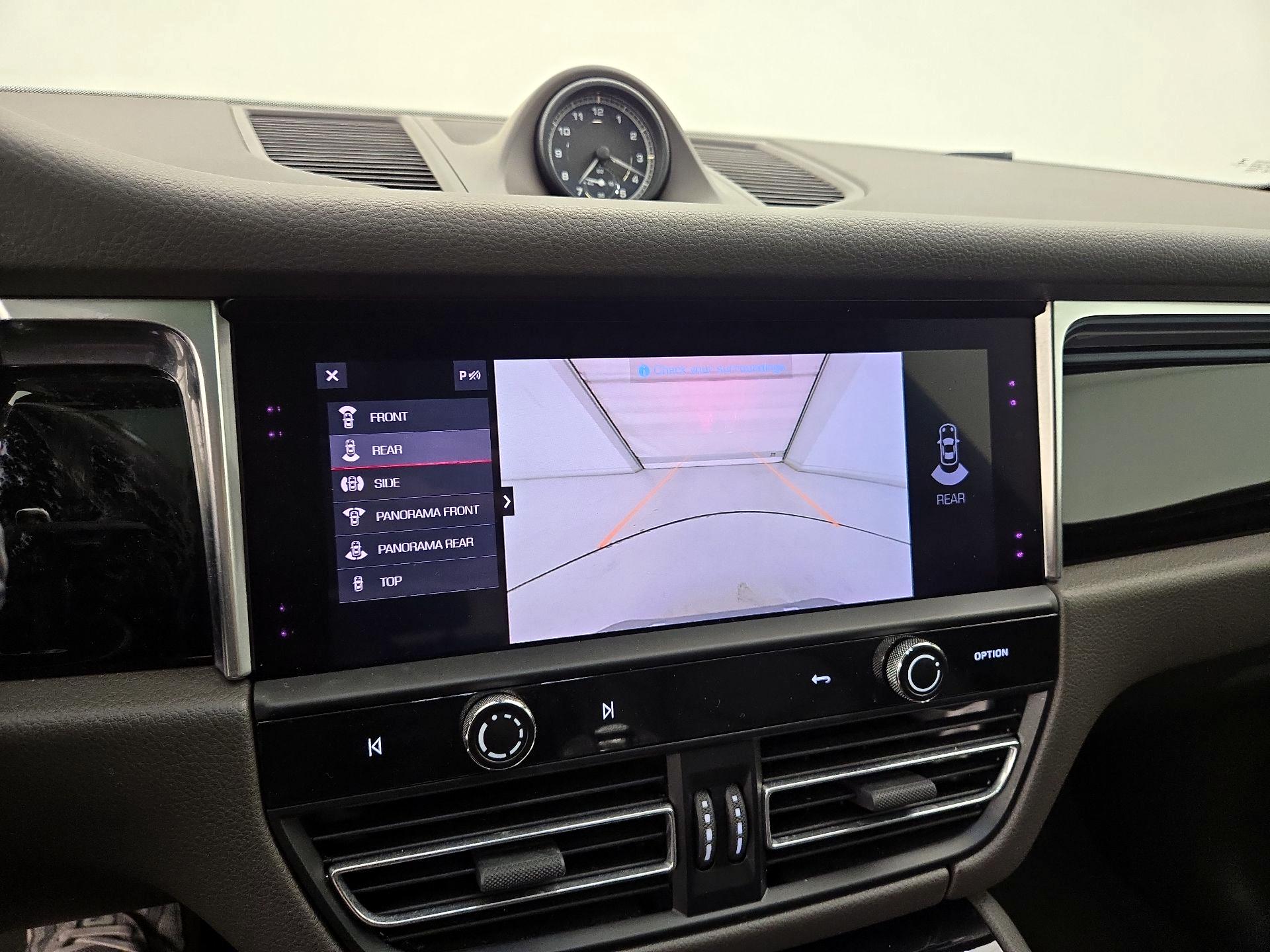 Thumbnail: 2022 Porsche Macan - 15