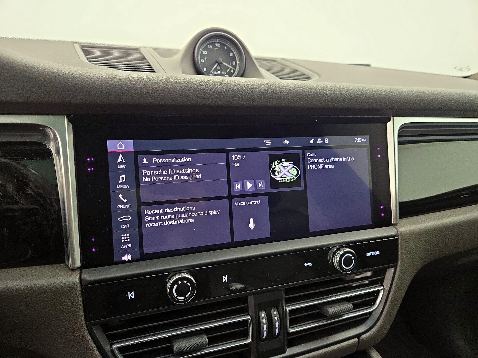 Thumbnail: 2022 Porsche Macan - 16