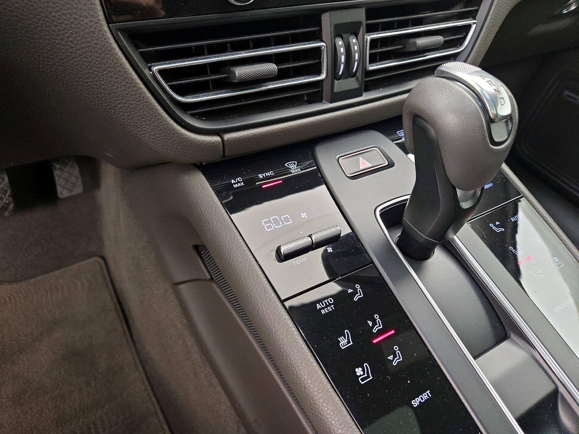 Thumbnail: 2022 Porsche Macan - 17