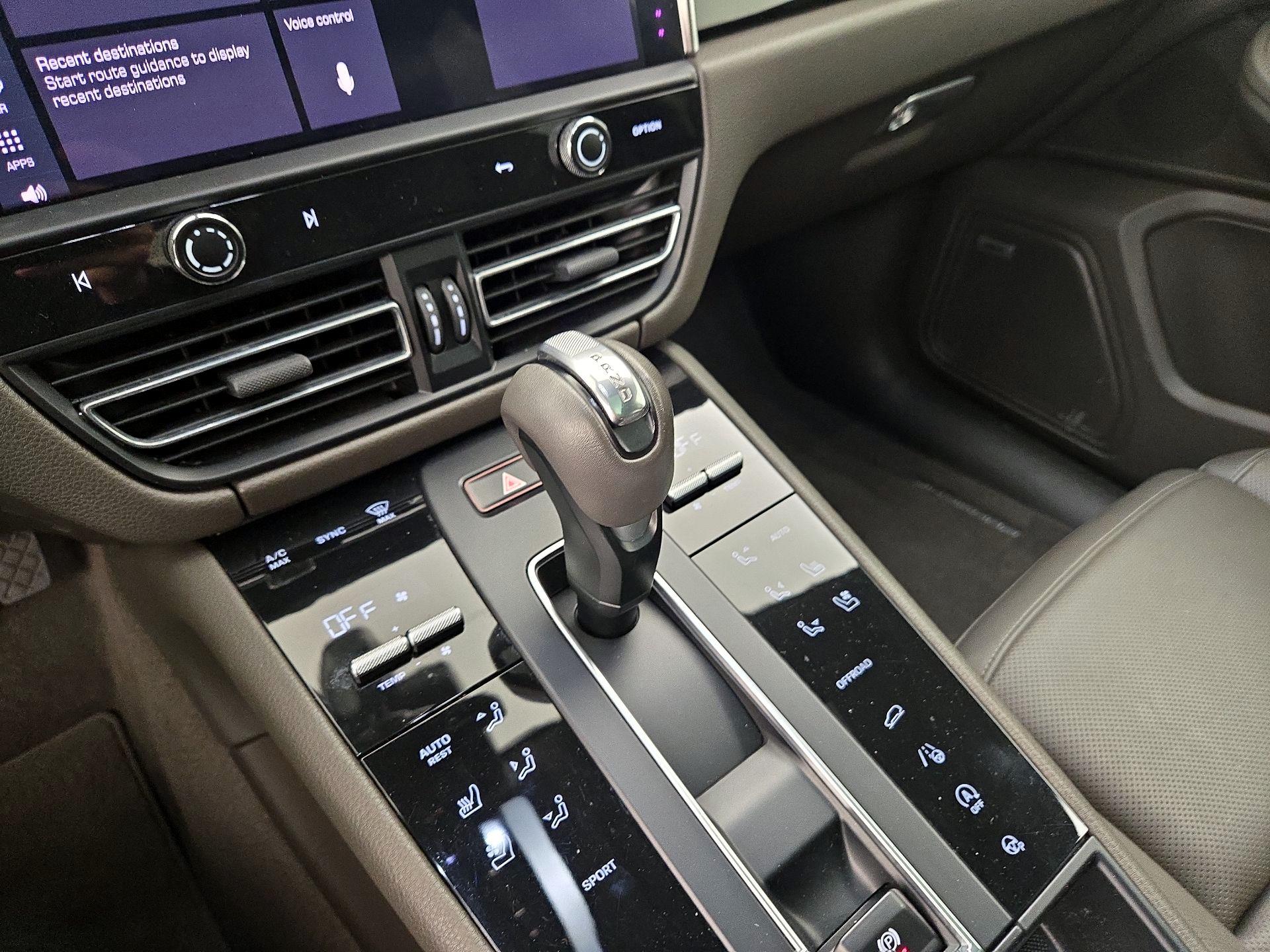 Thumbnail: 2022 Porsche Macan - 18