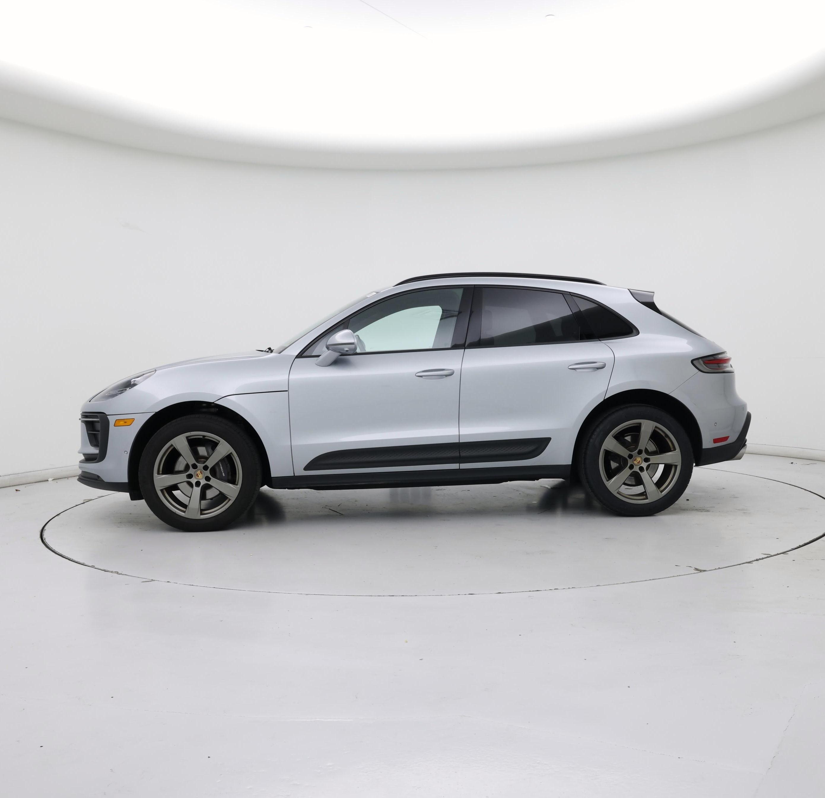 Thumbnail: 2022 Porsche Macan - 3