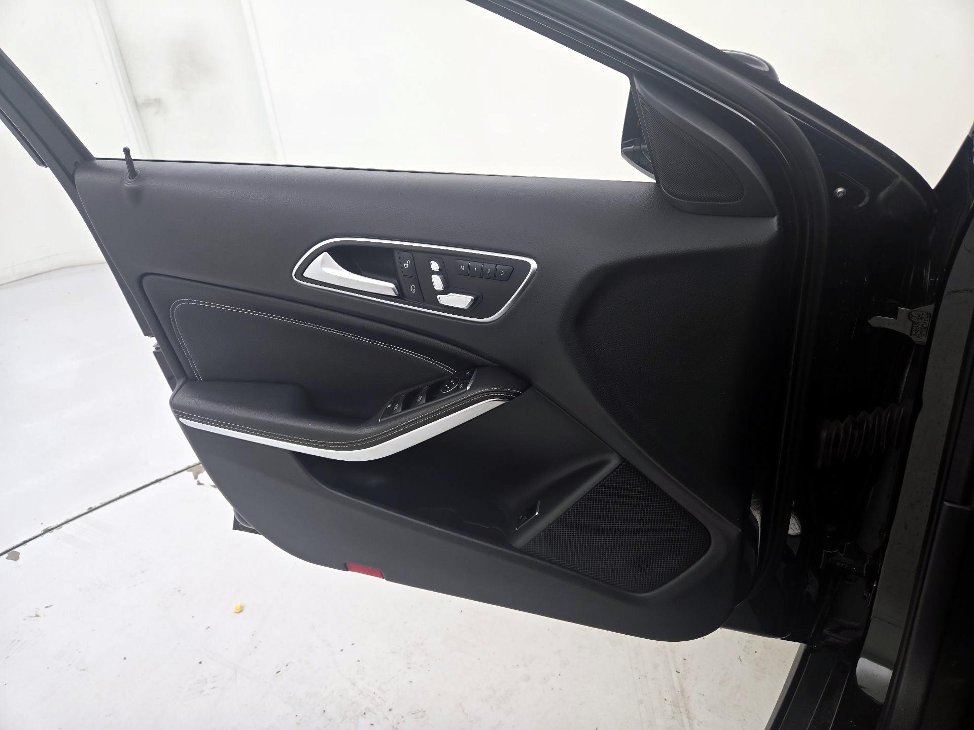 Thumbnail: 2020 Mercedes-Benz GLA - 12