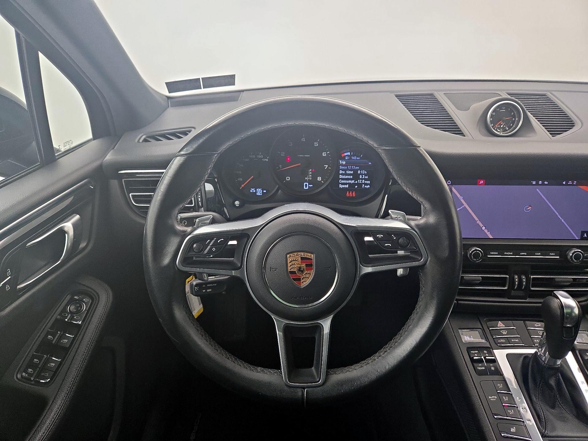Thumbnail: 2021 Porsche Macan - 10