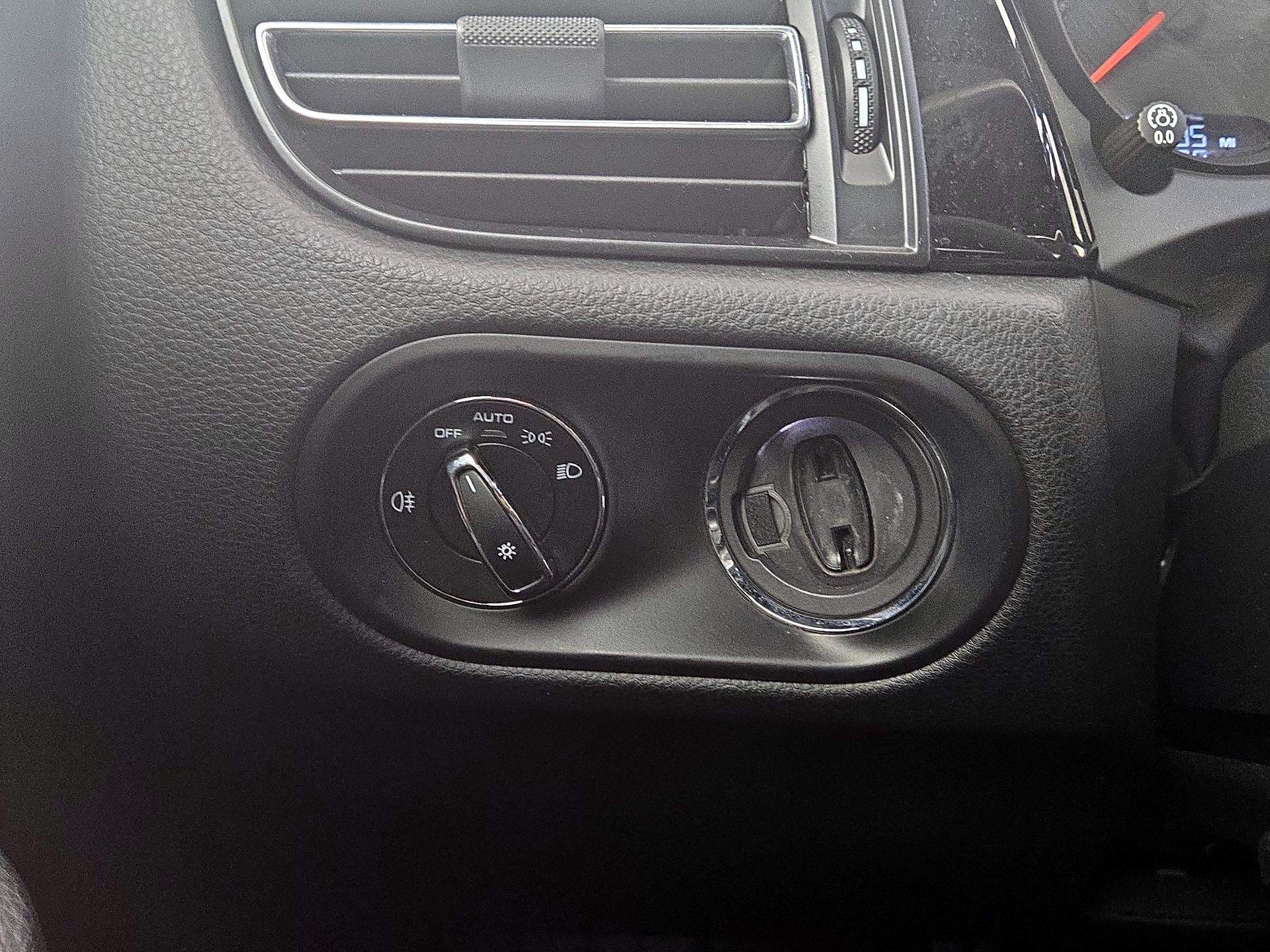 Thumbnail: 2021 Porsche Macan - 13