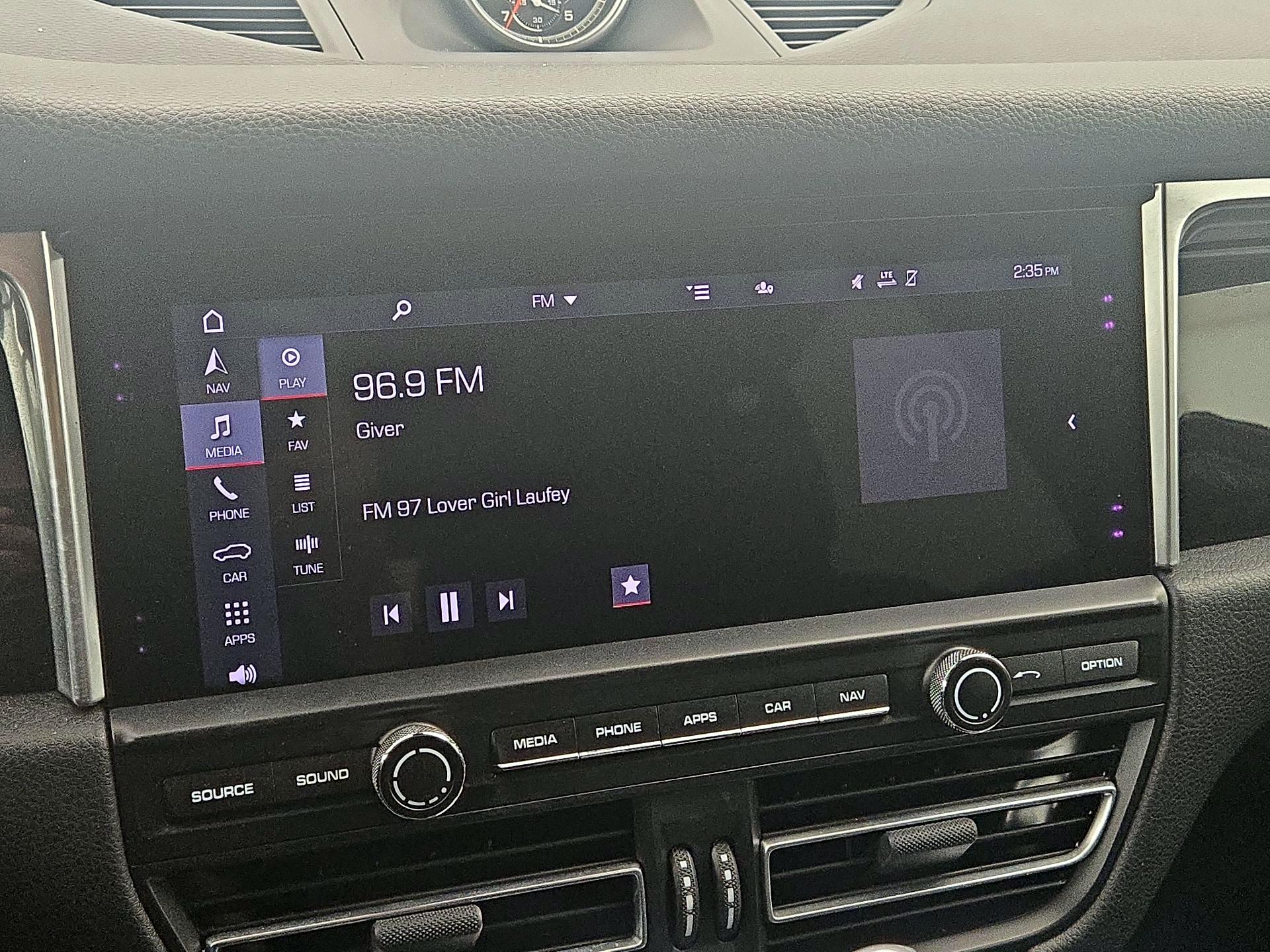 Thumbnail: 2021 Porsche Macan - 16