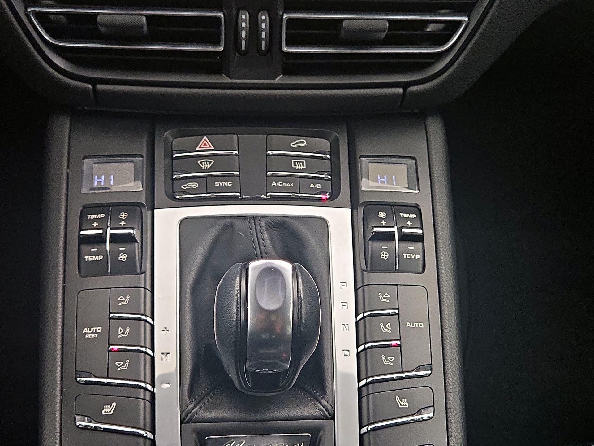 Thumbnail: 2021 Porsche Macan - 17