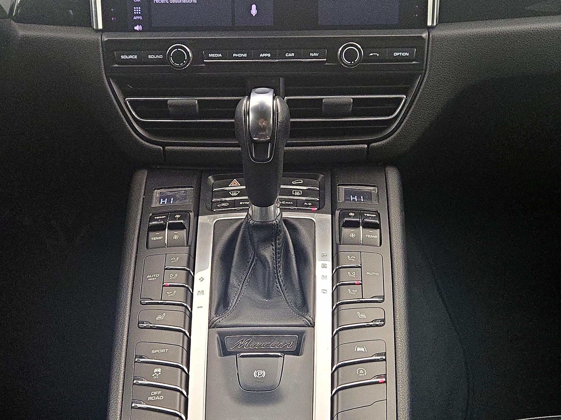 Thumbnail: 2021 Porsche Macan - 18