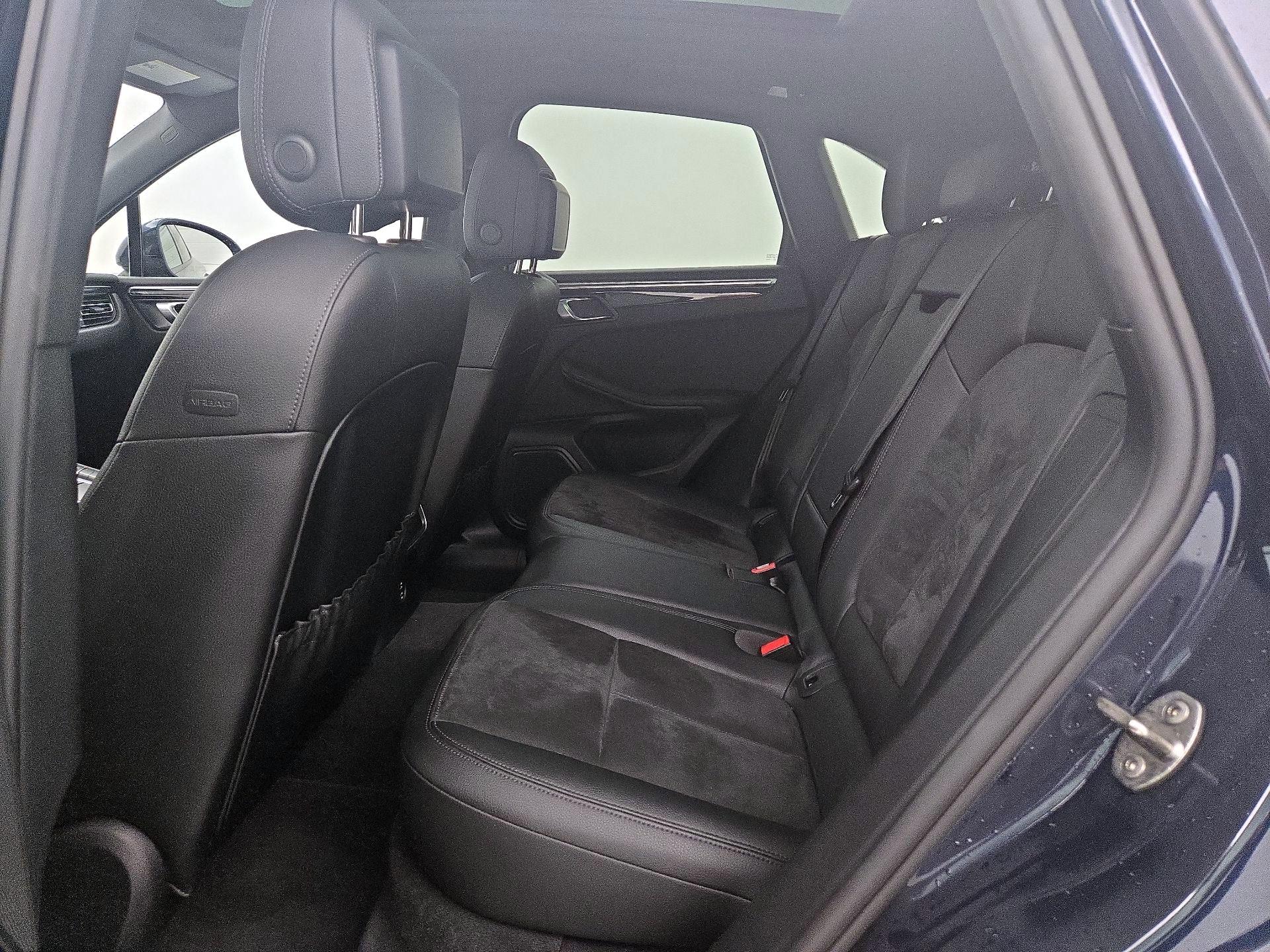 Thumbnail: 2021 Porsche Macan - 20