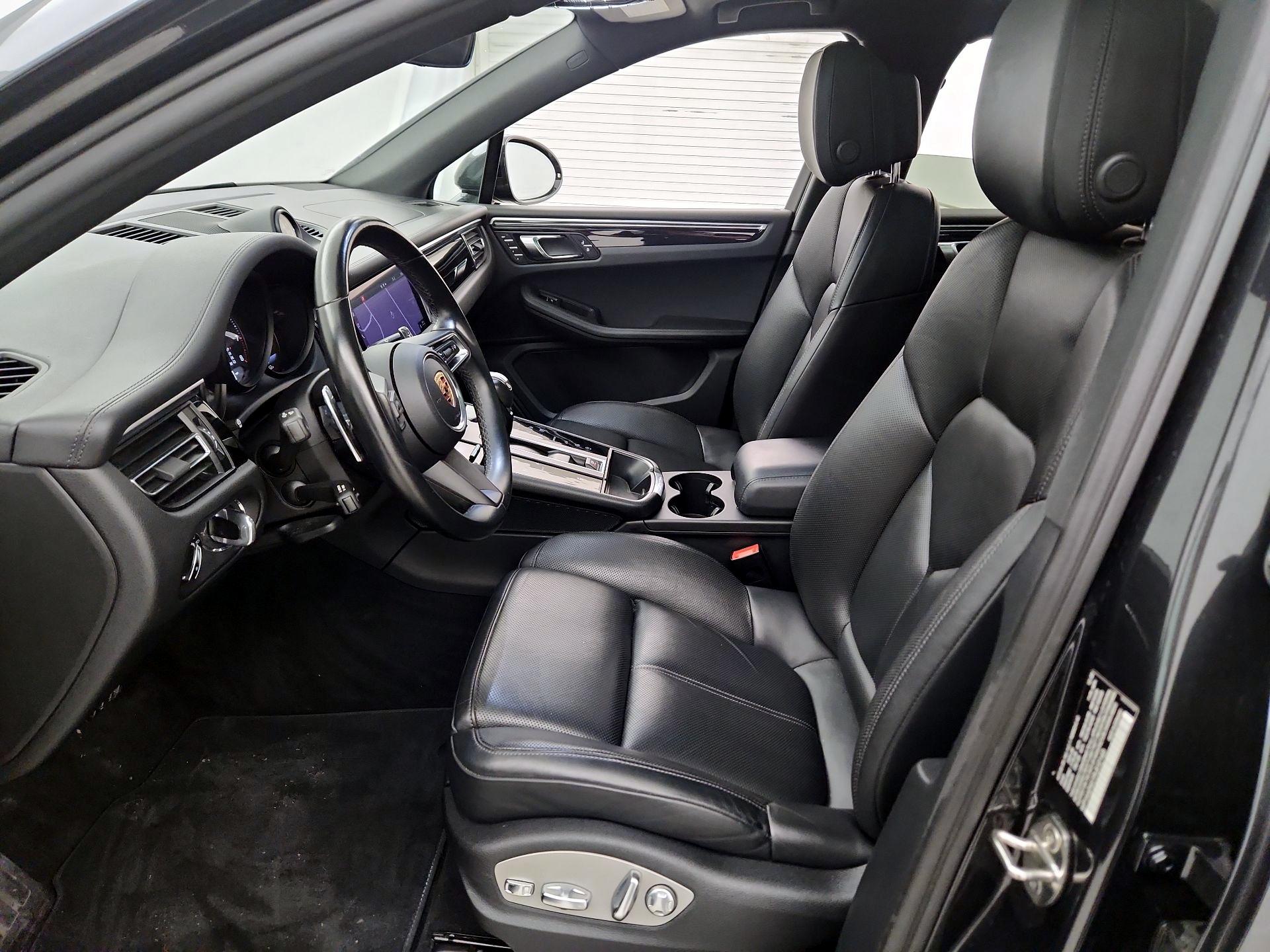 Thumbnail: 2023 Porsche Macan - 11