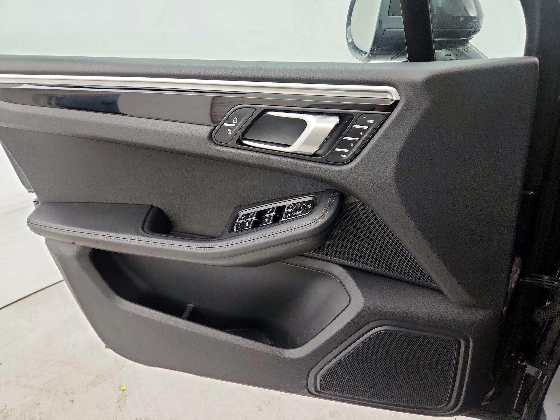 Thumbnail: 2023 Porsche Macan - 12