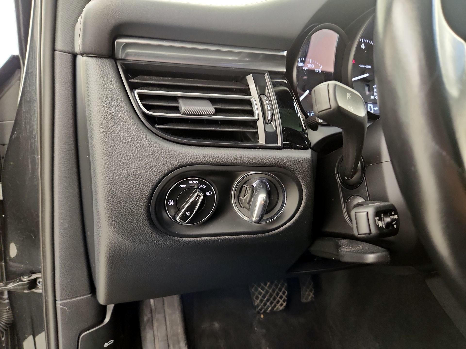 Thumbnail: 2023 Porsche Macan - 13