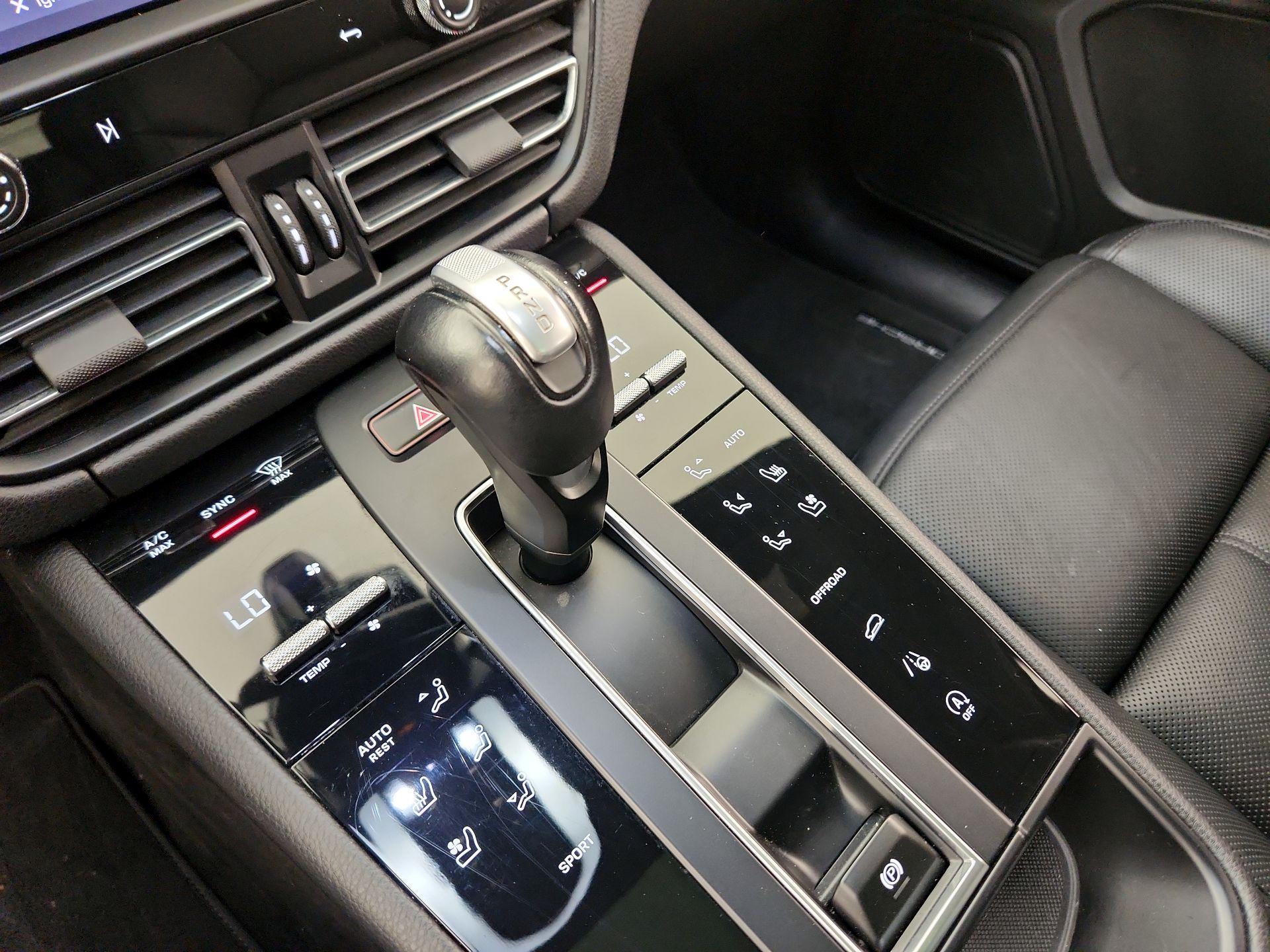 Thumbnail: 2023 Porsche Macan - 18