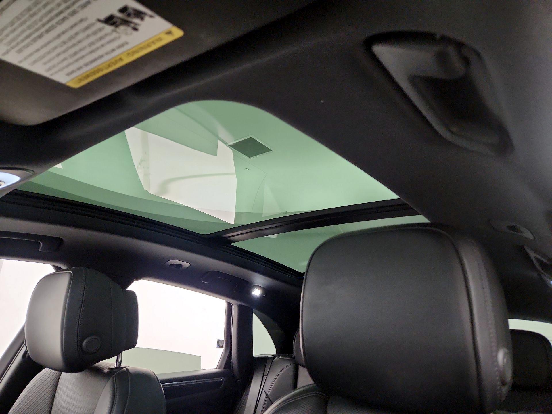 Thumbnail: 2023 Porsche Macan - 20