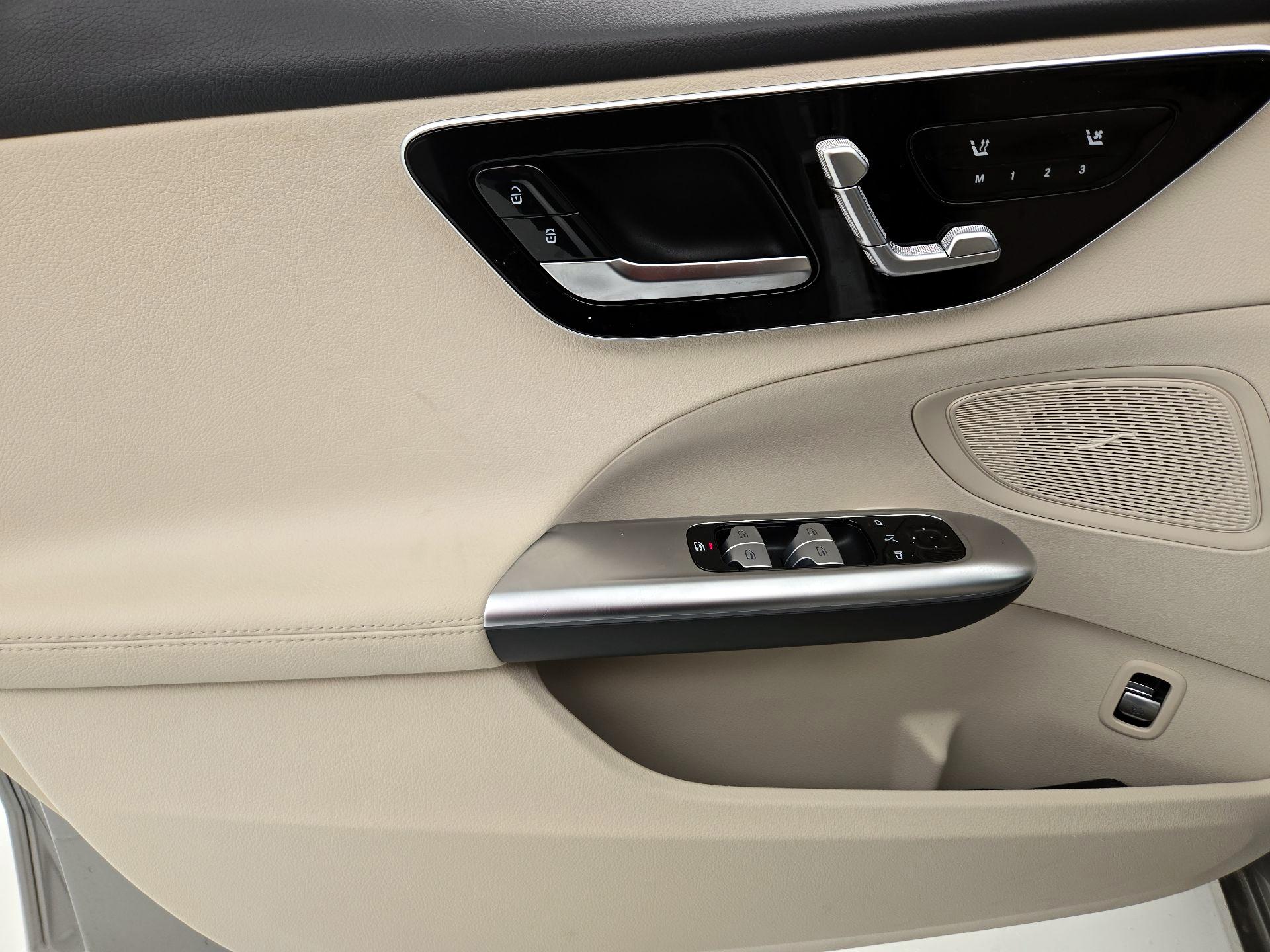 Thumbnail: 2023 Mercedes-Benz C-Class - 12