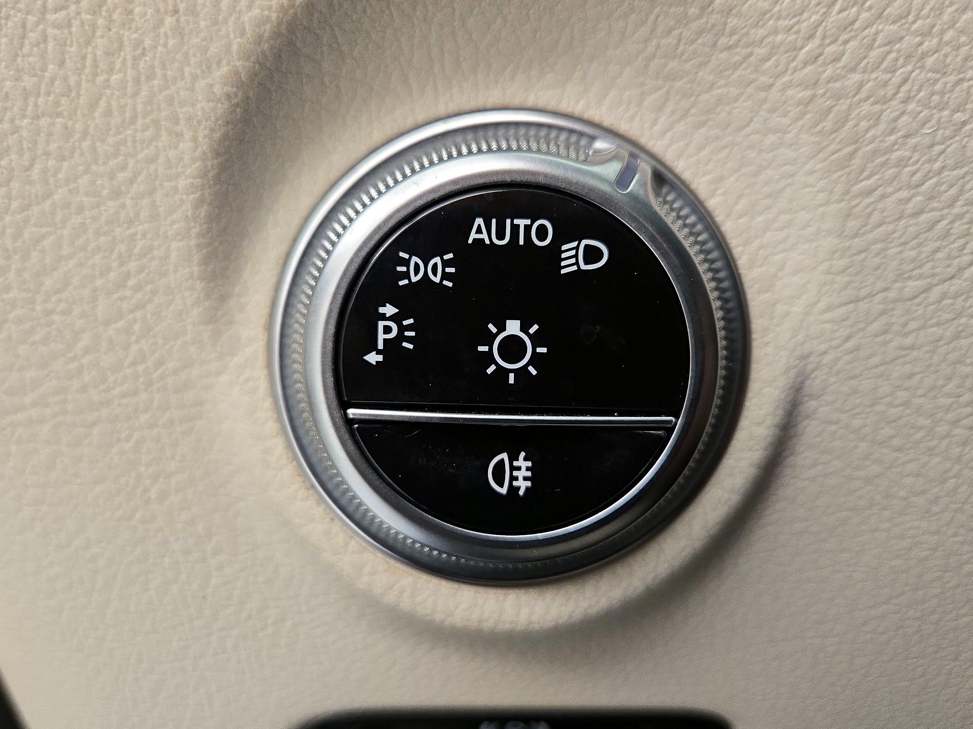 Thumbnail: 2023 Mercedes-Benz C-Class - 13