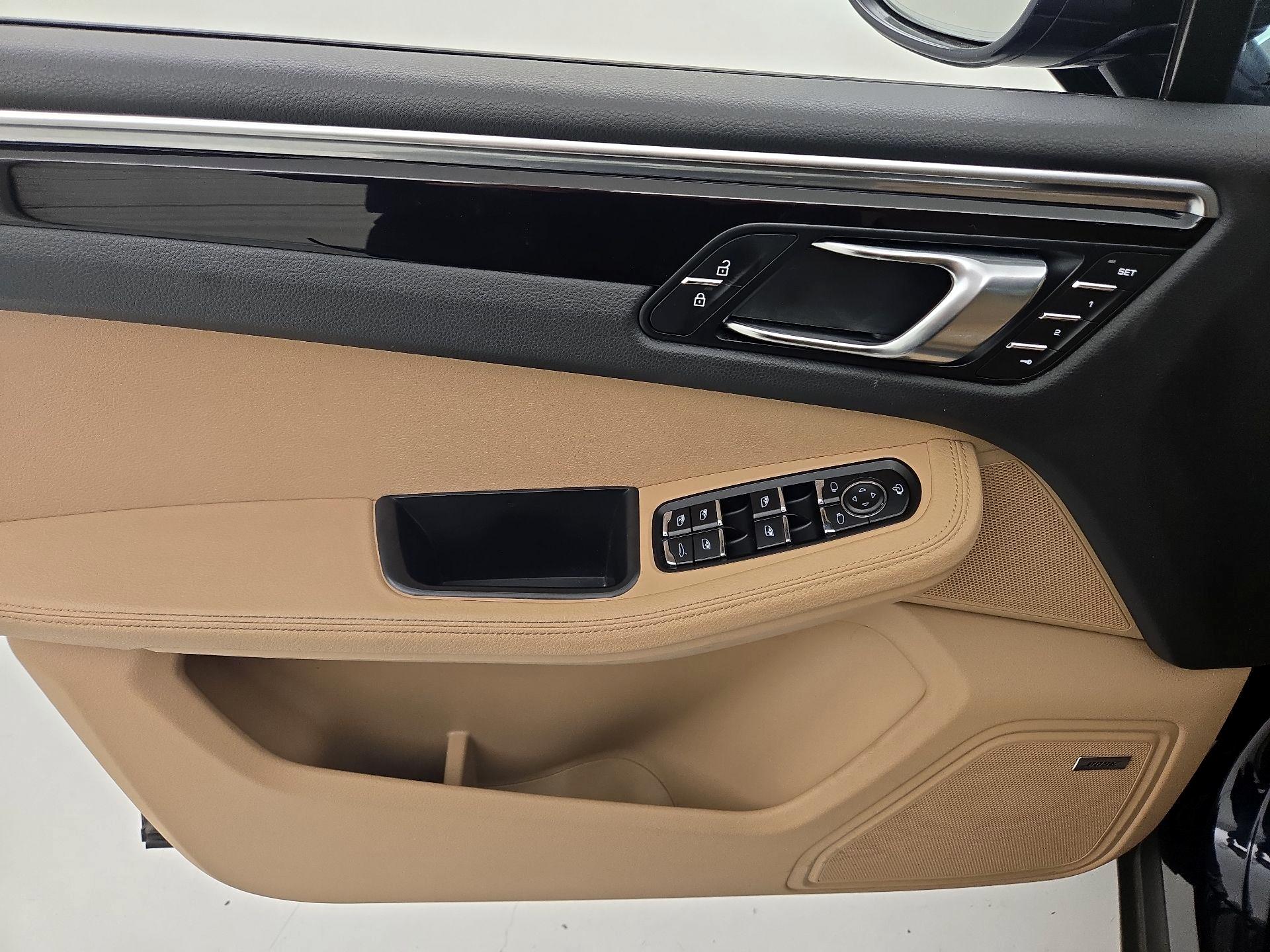 Thumbnail: 2023 Porsche Macan - 12