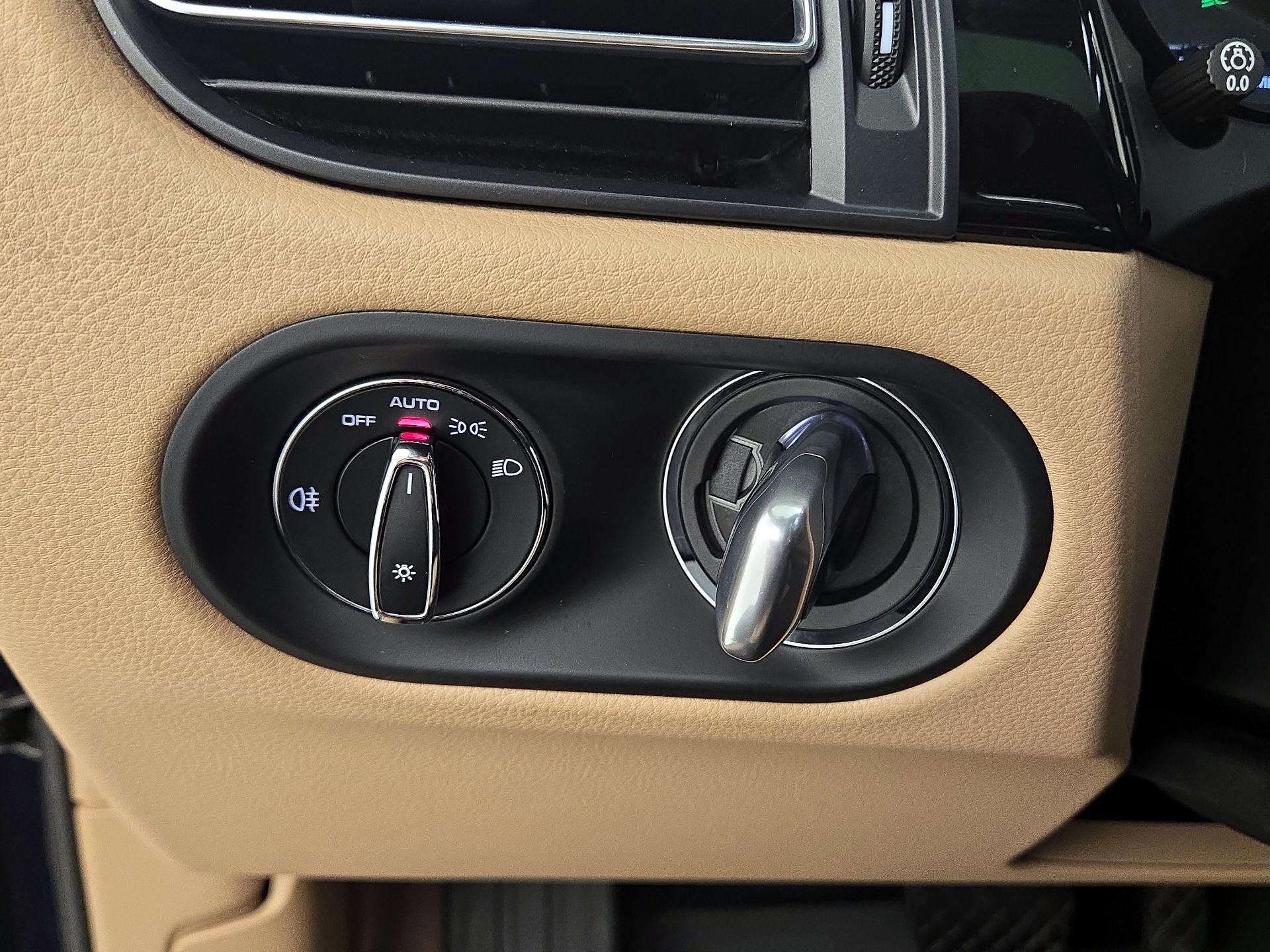 Thumbnail: 2023 Porsche Macan - 13