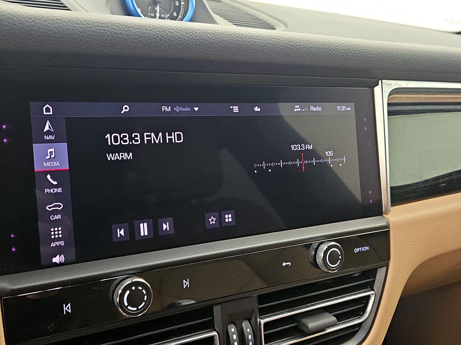 Thumbnail: 2023 Porsche Macan - 16