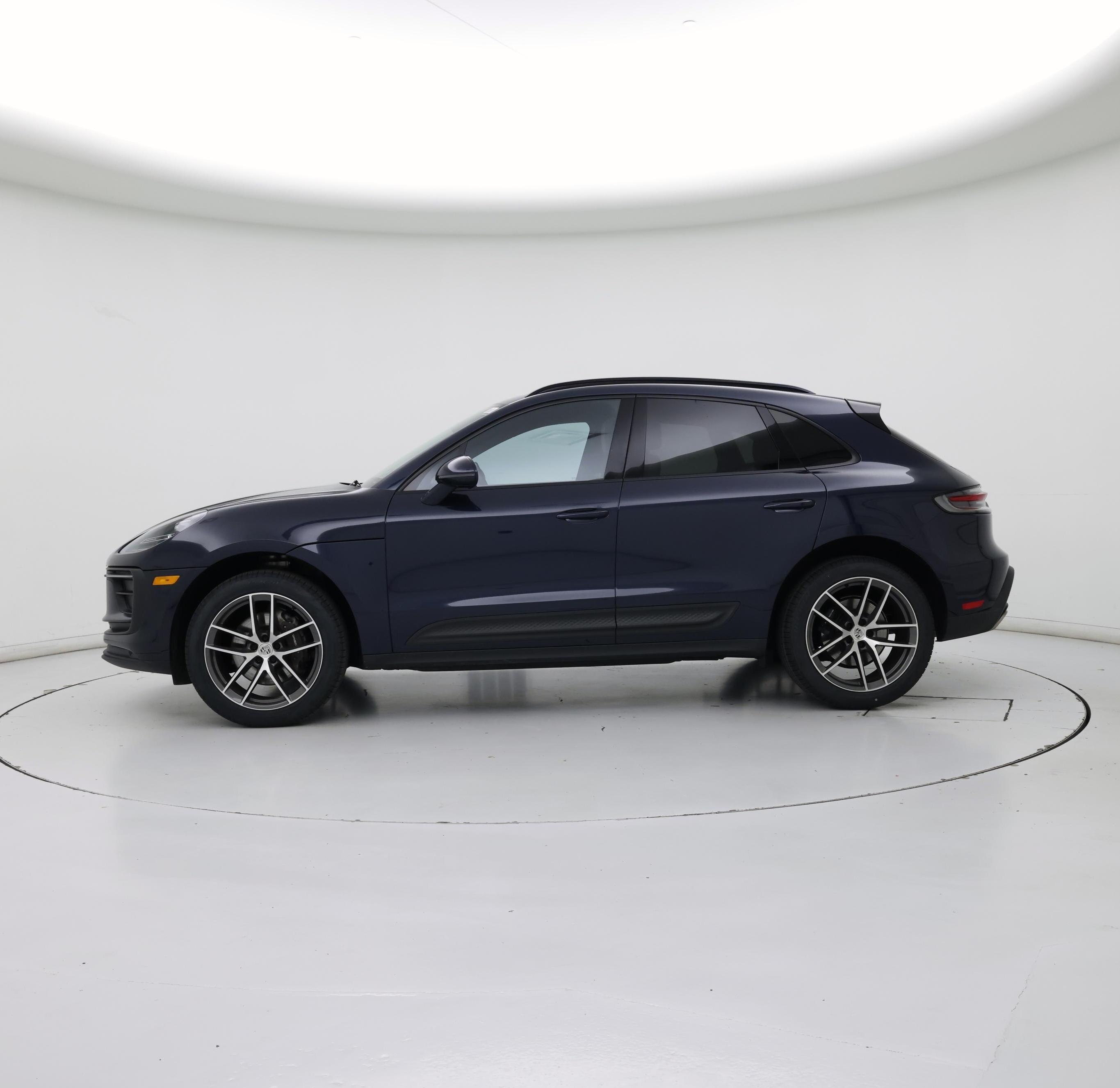 Thumbnail: 2023 Porsche Macan - 3