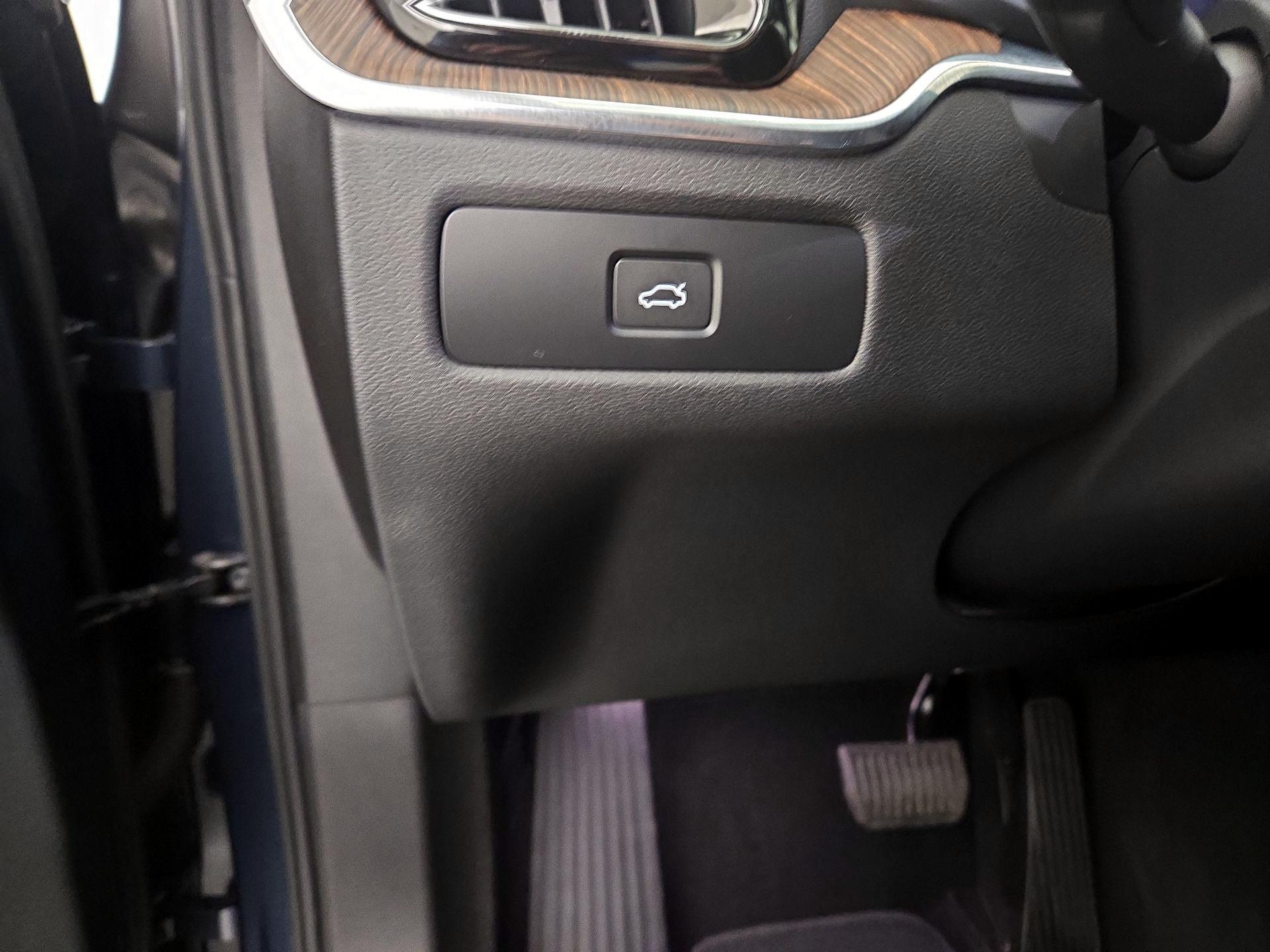 Thumbnail: 2023 Volvo XC60 - 13