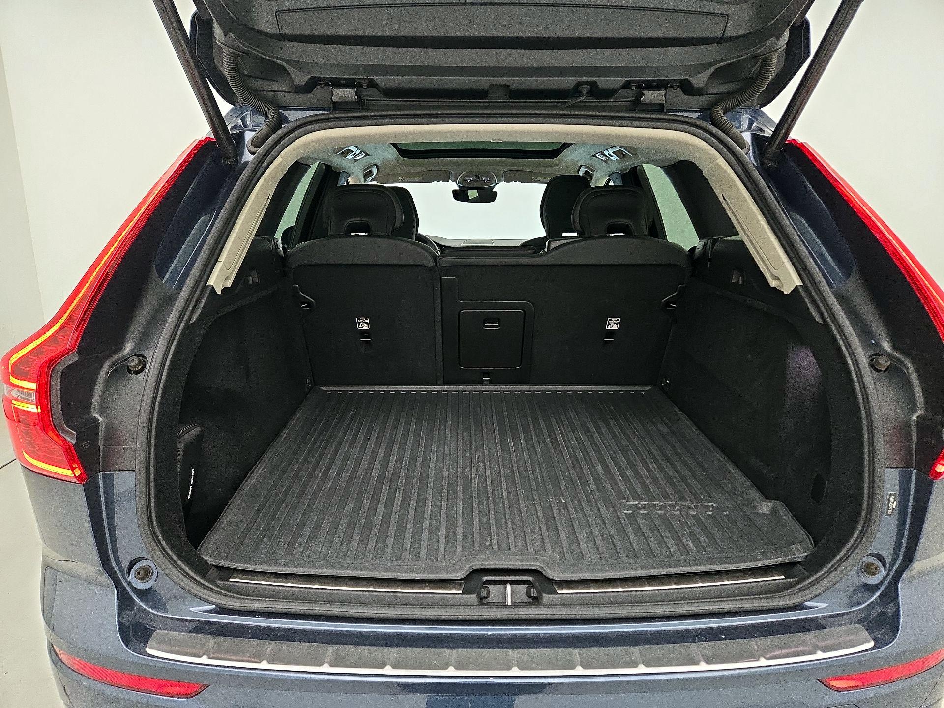 Thumbnail: 2023 Volvo XC60 - 20