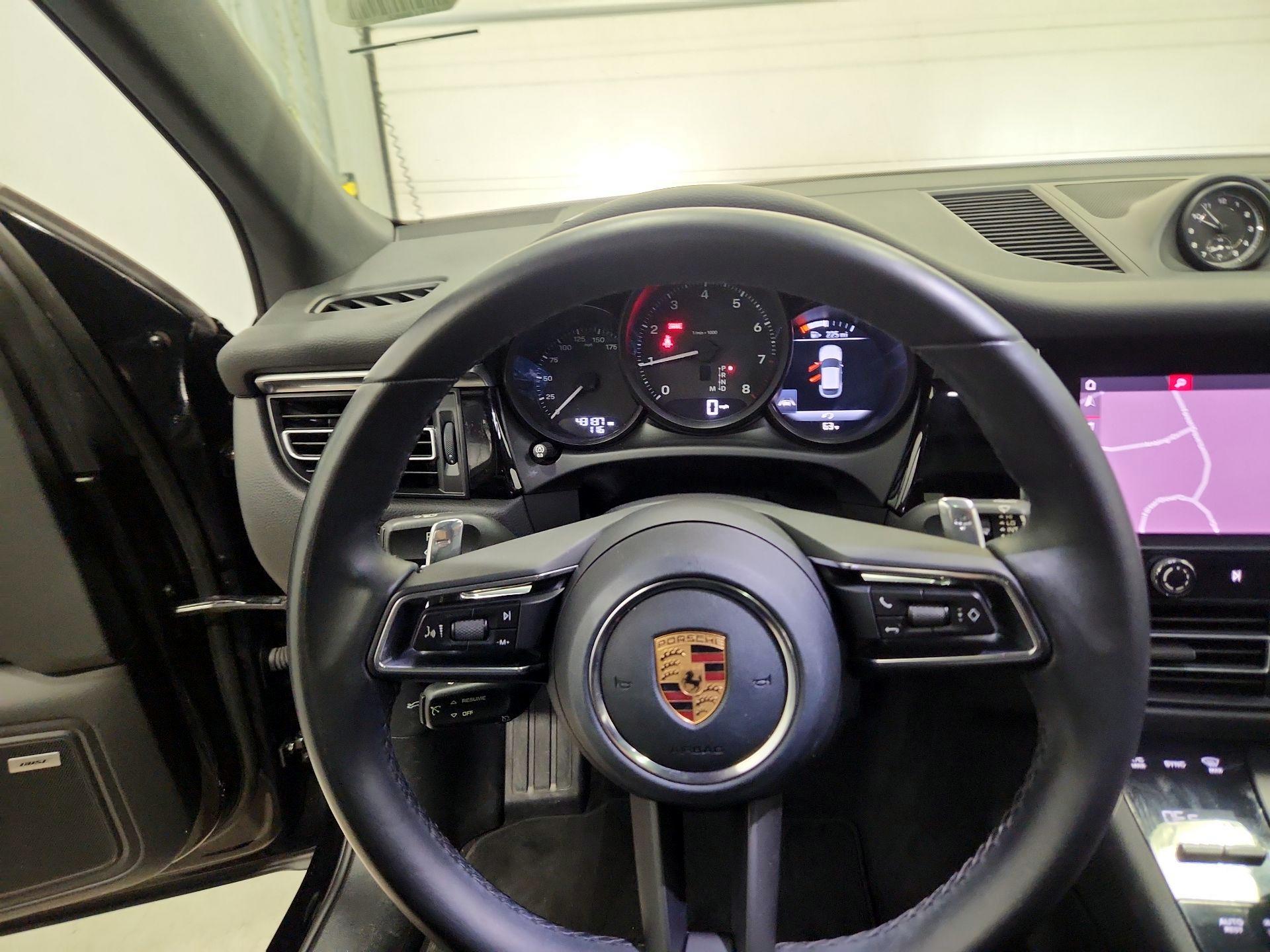 Thumbnail: 2022 Porsche Macan - 10