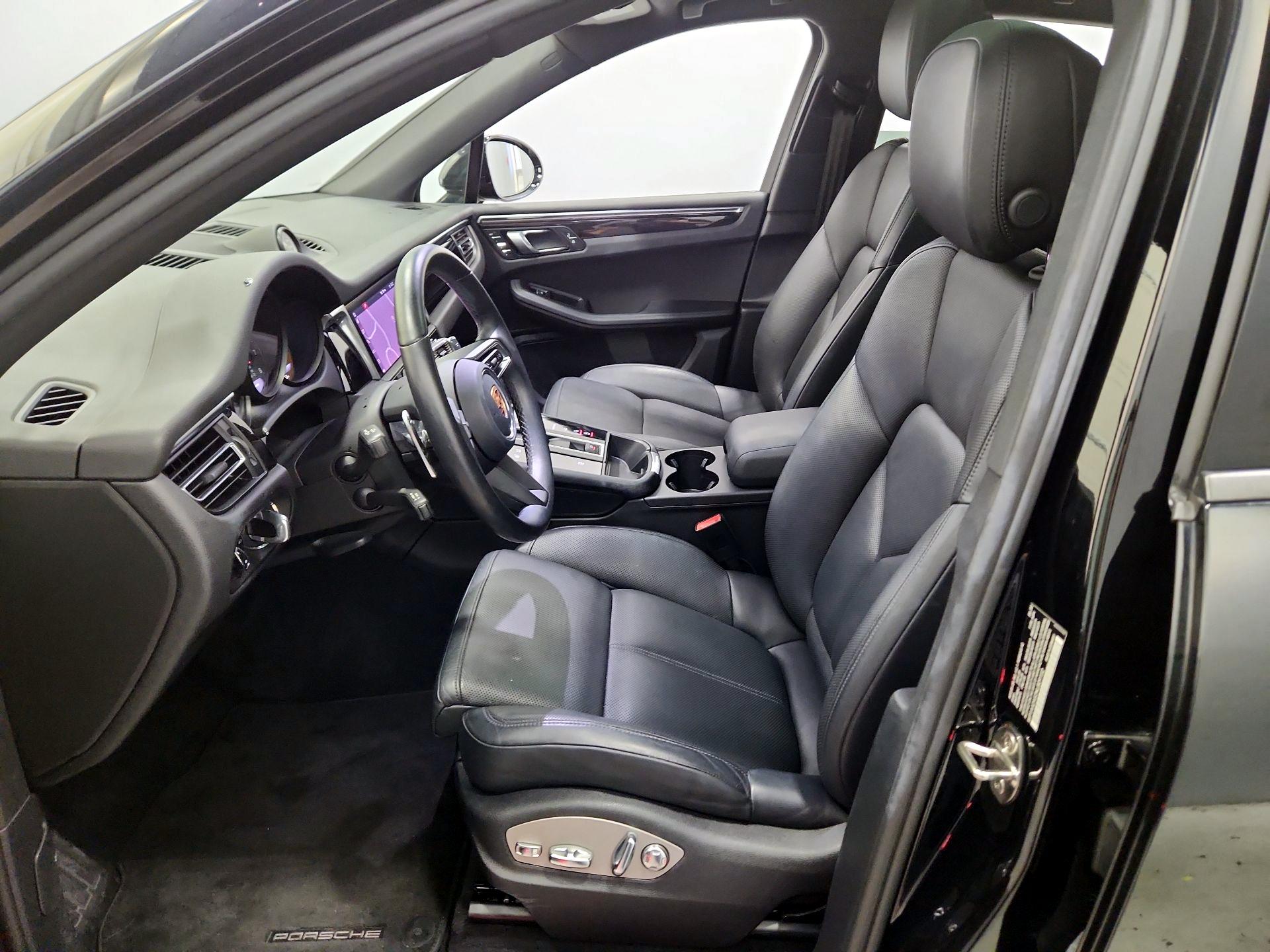 Thumbnail: 2022 Porsche Macan - 11