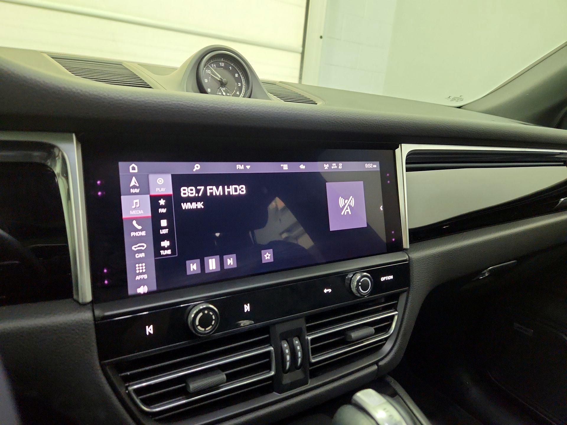 Thumbnail: 2022 Porsche Macan - 16