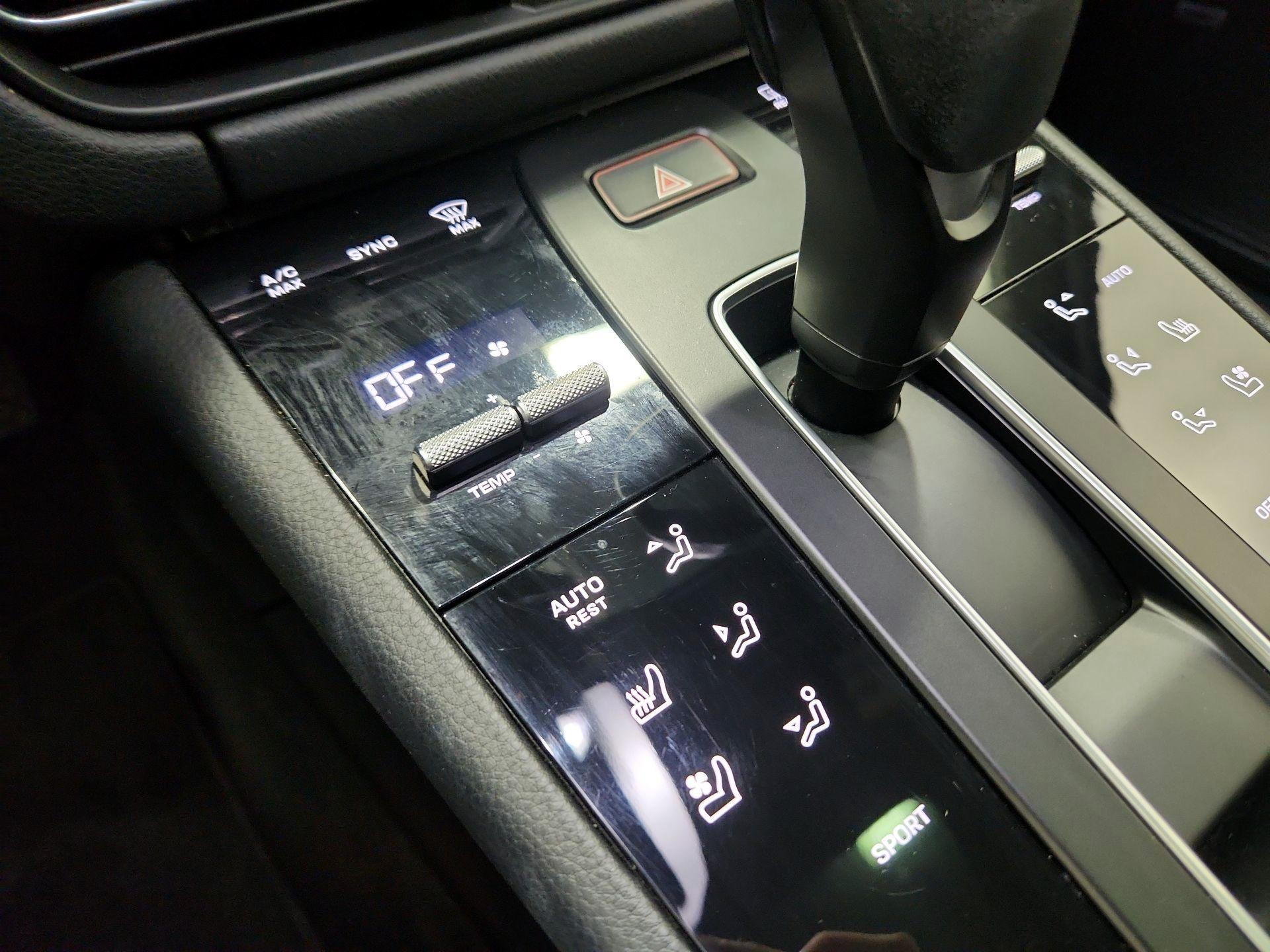 Thumbnail: 2022 Porsche Macan - 17