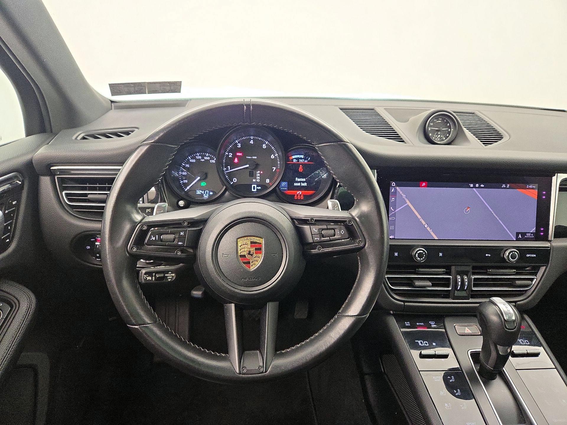 Thumbnail: 2023 Porsche Macan - 10