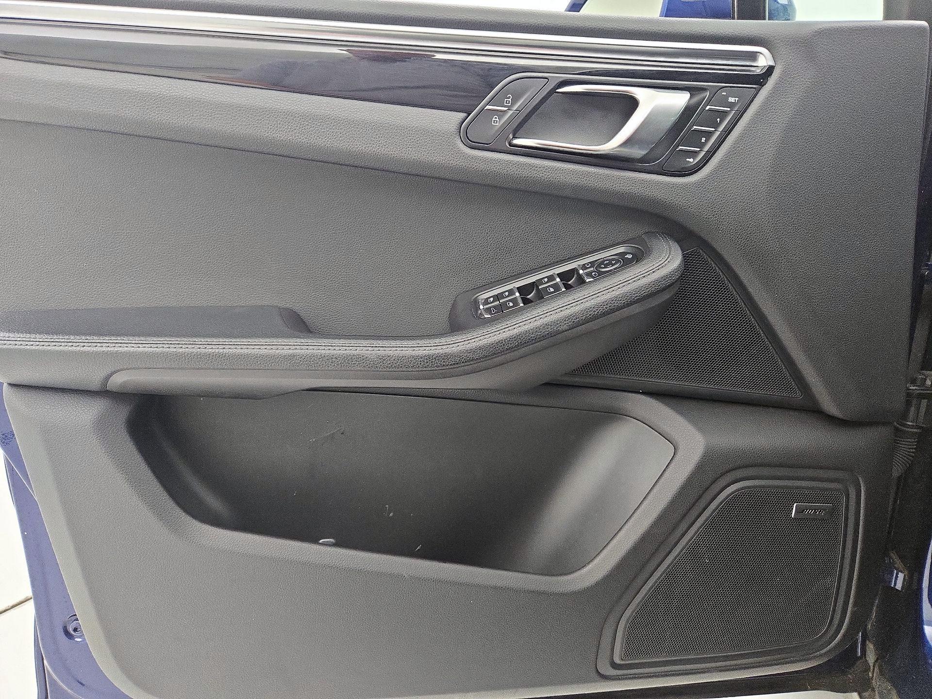 Thumbnail: 2023 Porsche Macan - 12