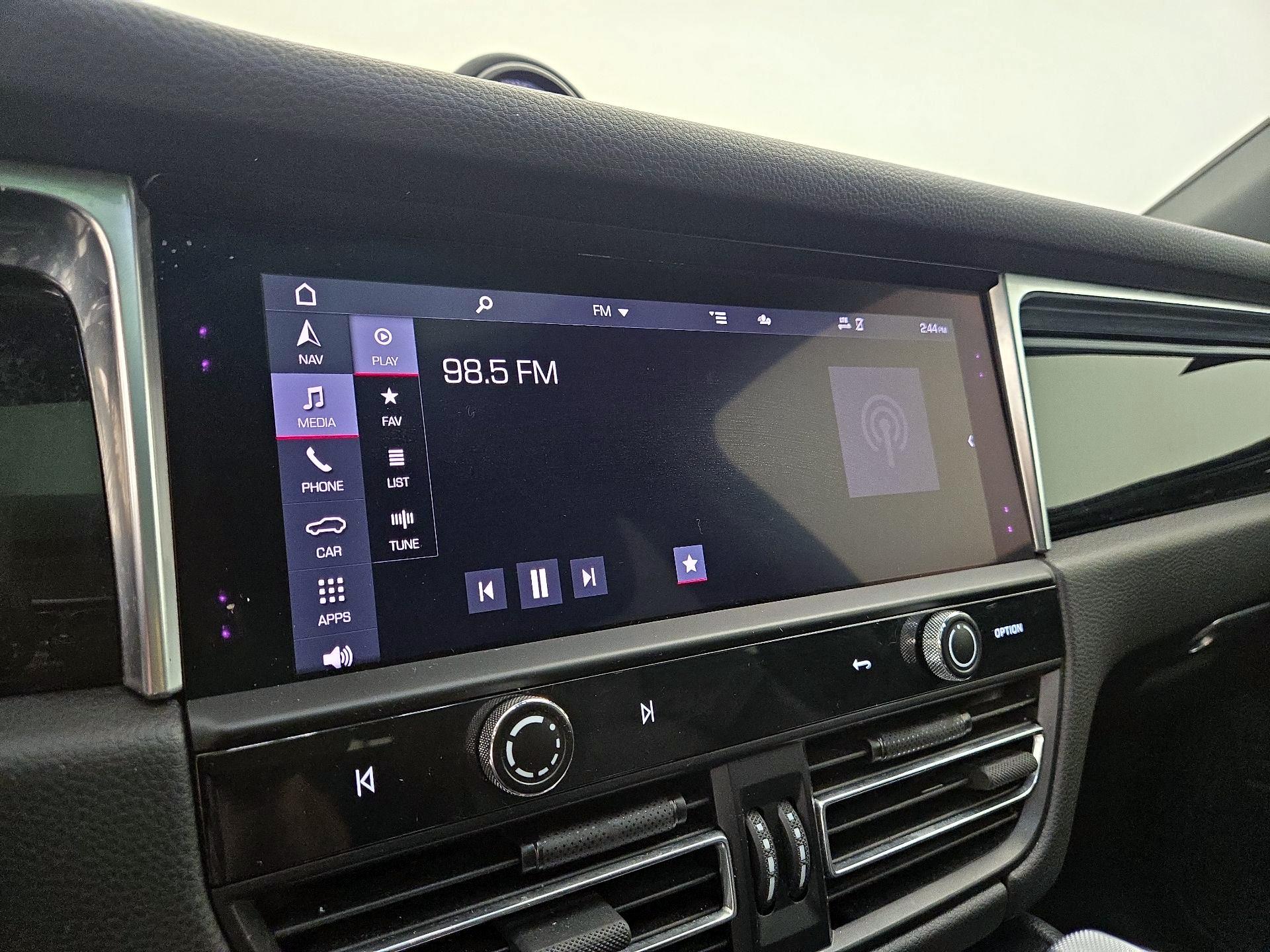 Thumbnail: 2023 Porsche Macan - 16