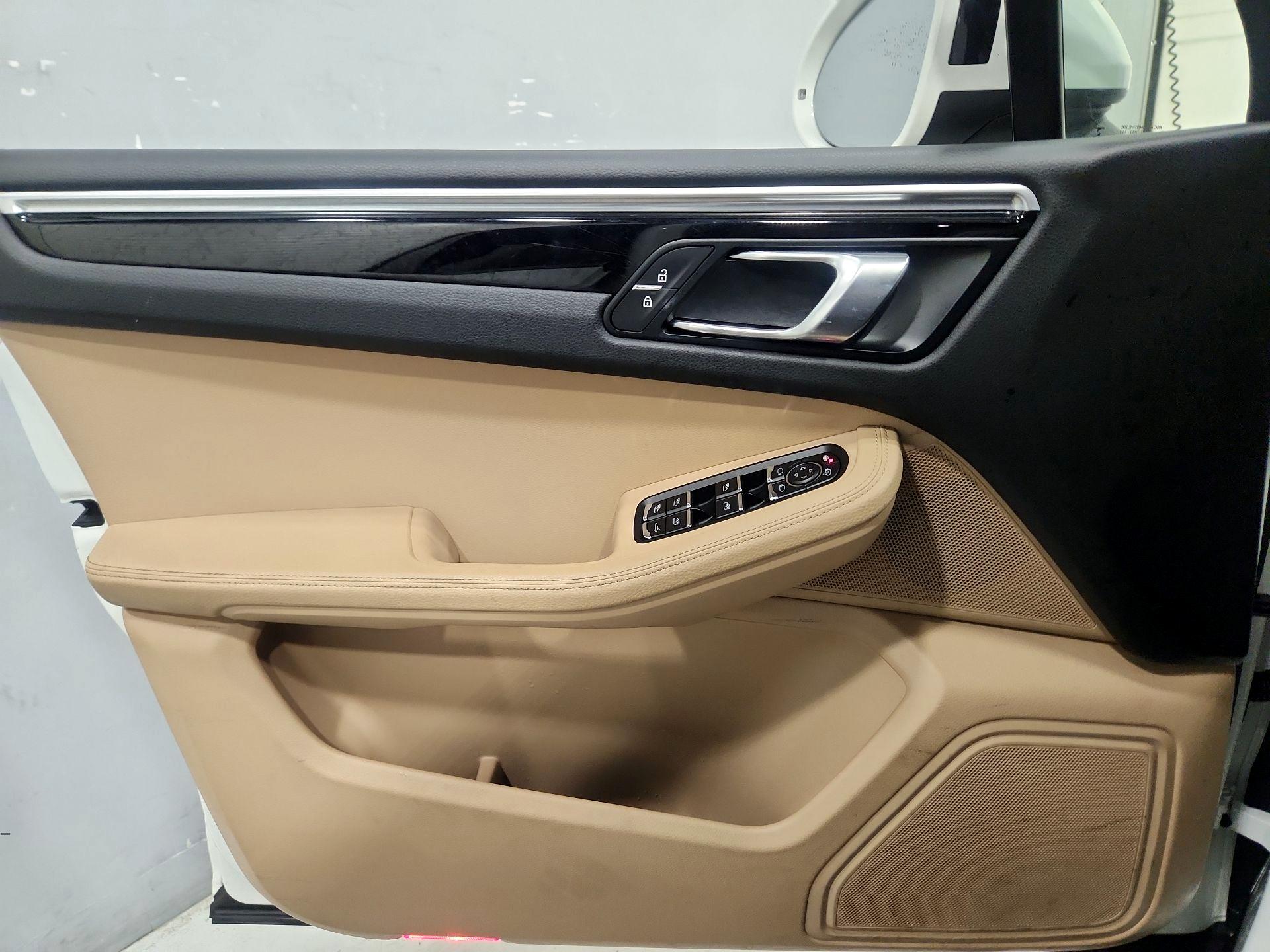 Thumbnail: 2021 Porsche Macan - 12