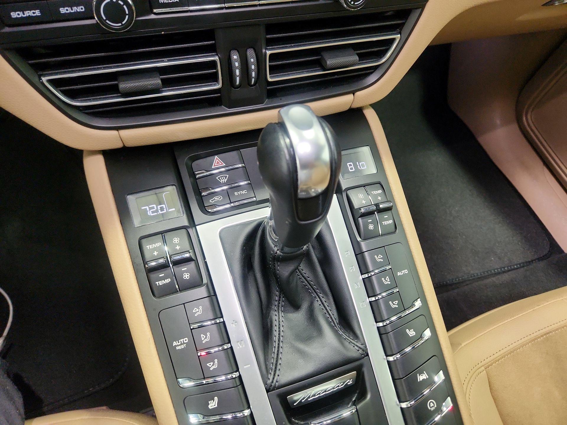 Thumbnail: 2021 Porsche Macan - 17