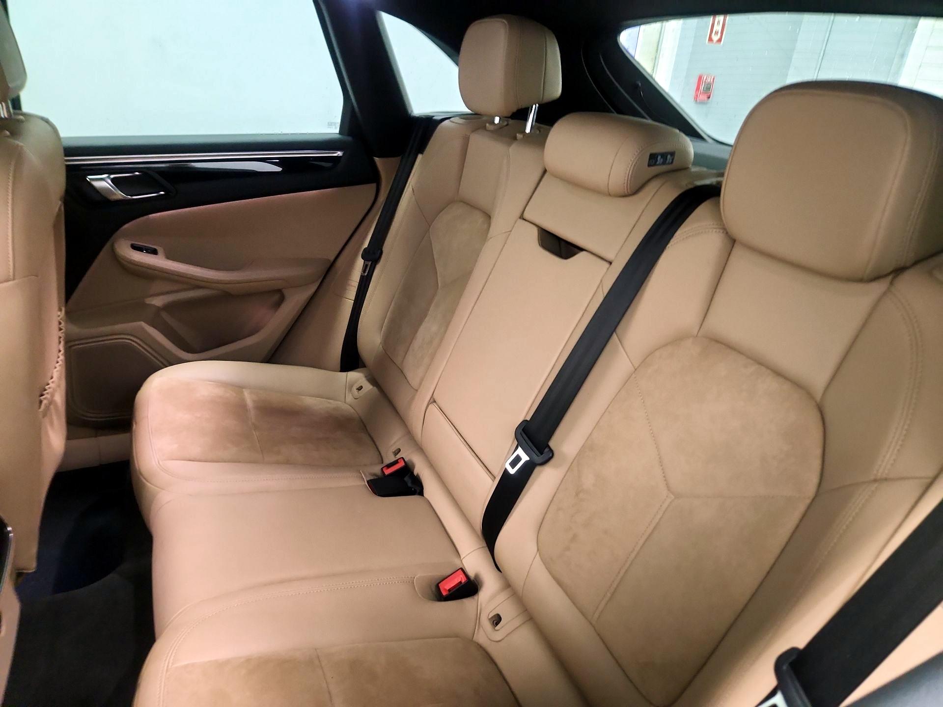 Thumbnail: 2021 Porsche Macan - 18