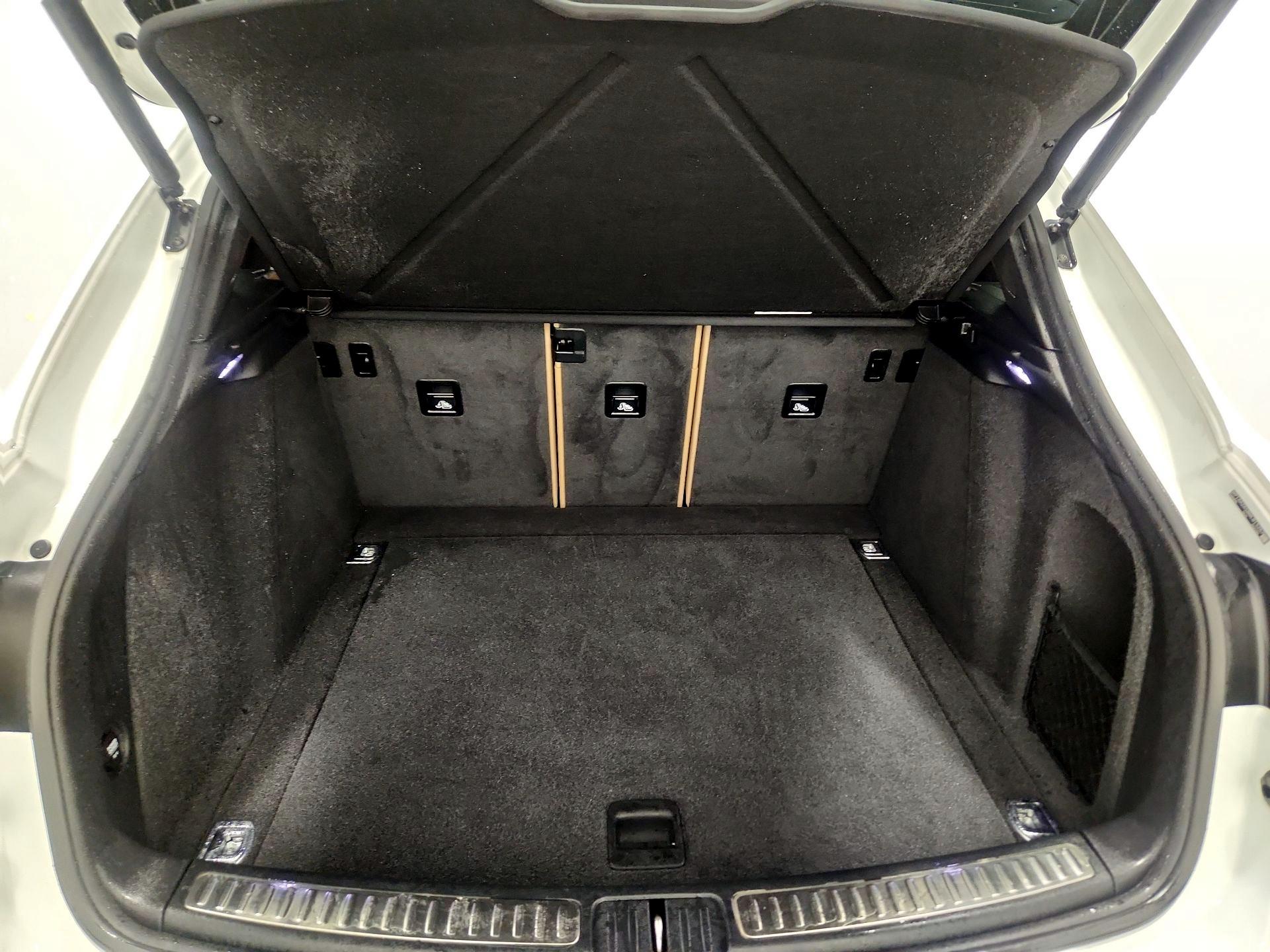 Thumbnail: 2021 Porsche Macan - 19