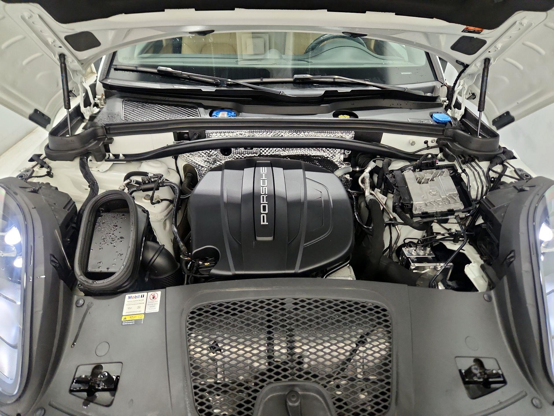 Thumbnail: 2021 Porsche Macan - 20