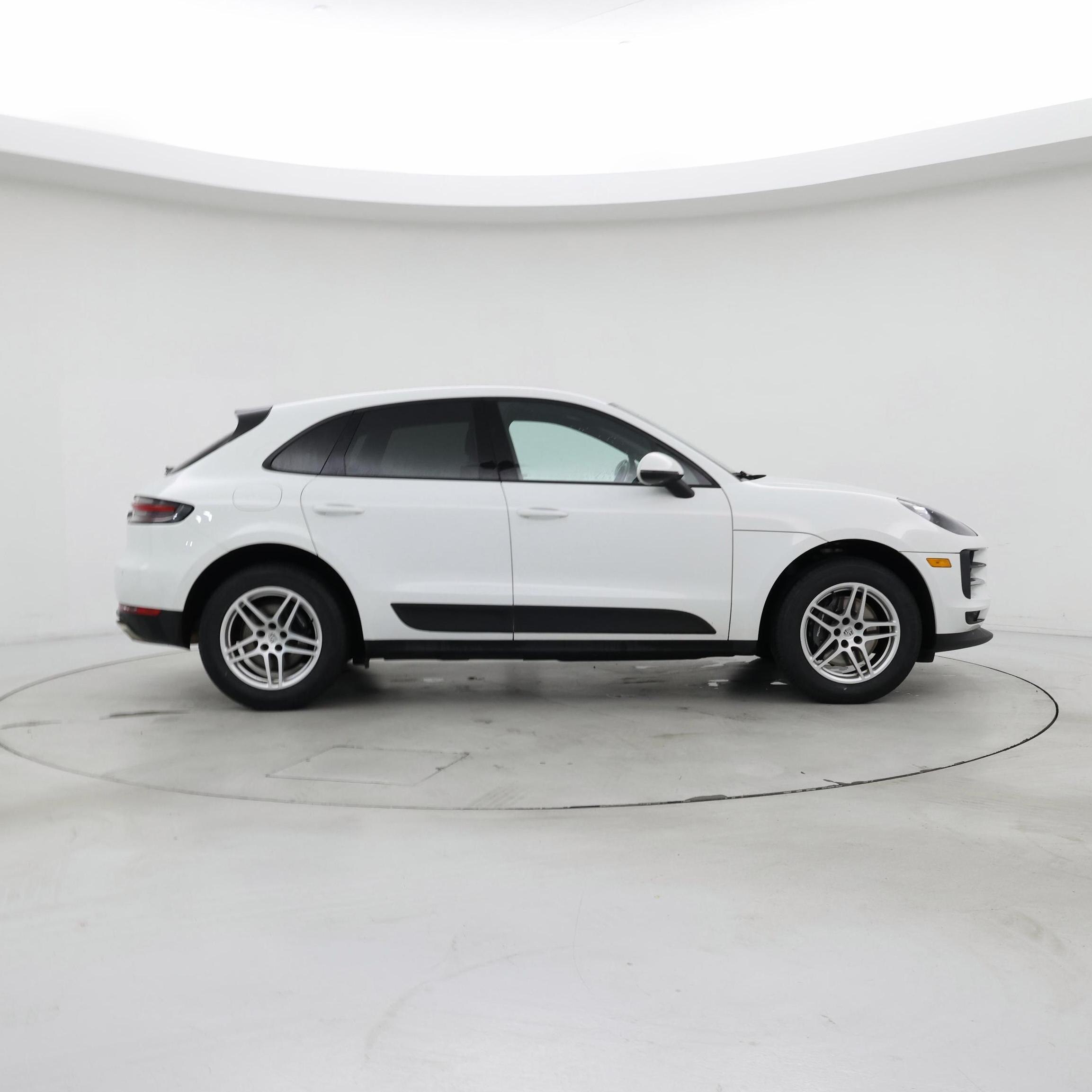 Thumbnail: 2021 Porsche Macan - 7