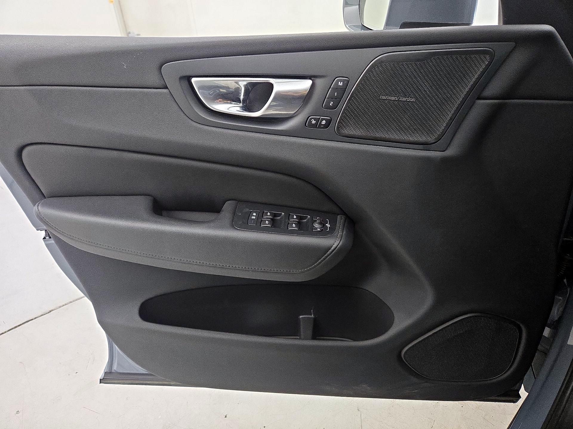 Thumbnail: 2023 Volvo XC60 - 12