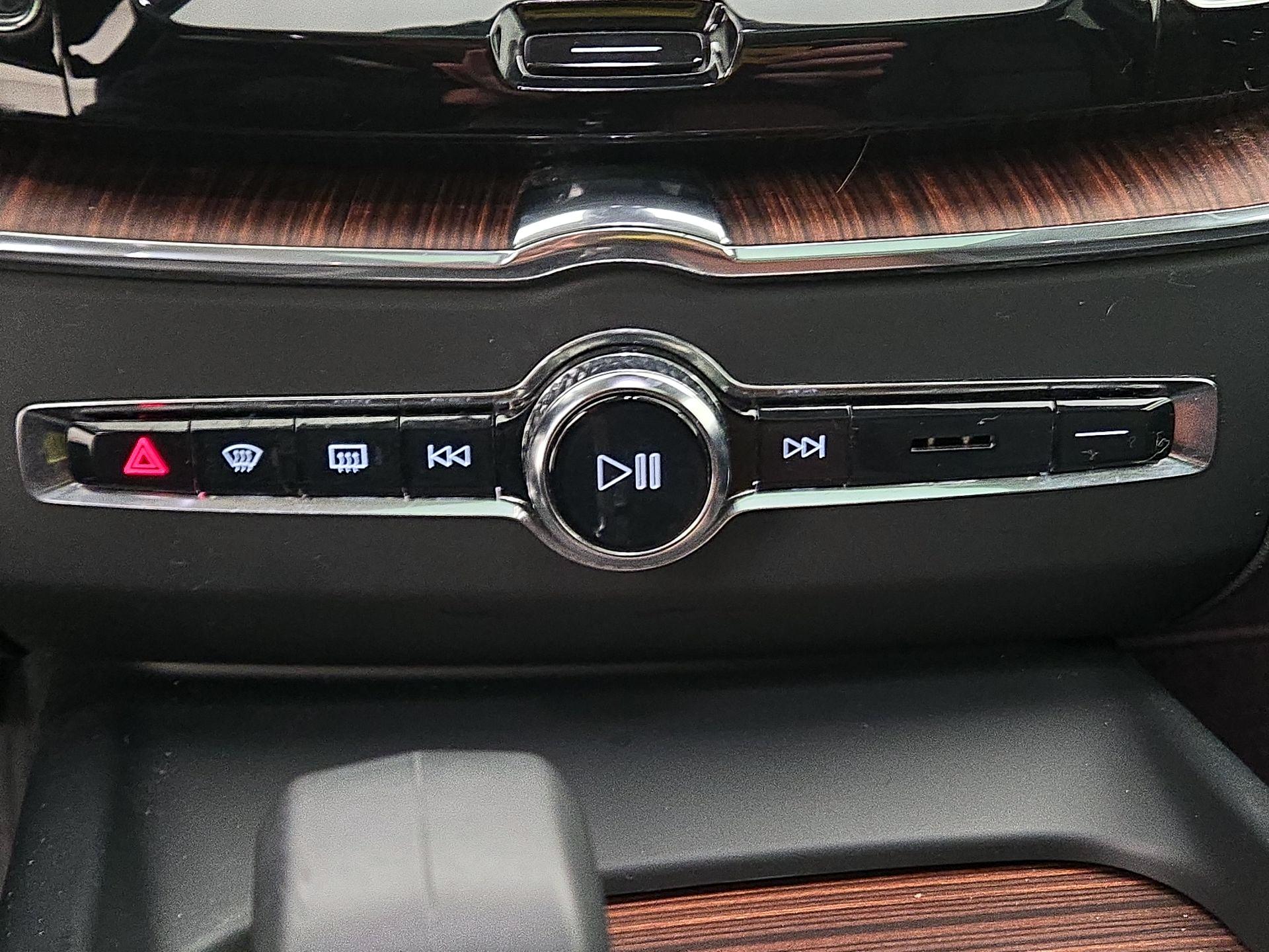 Thumbnail: 2023 Volvo XC60 - 16