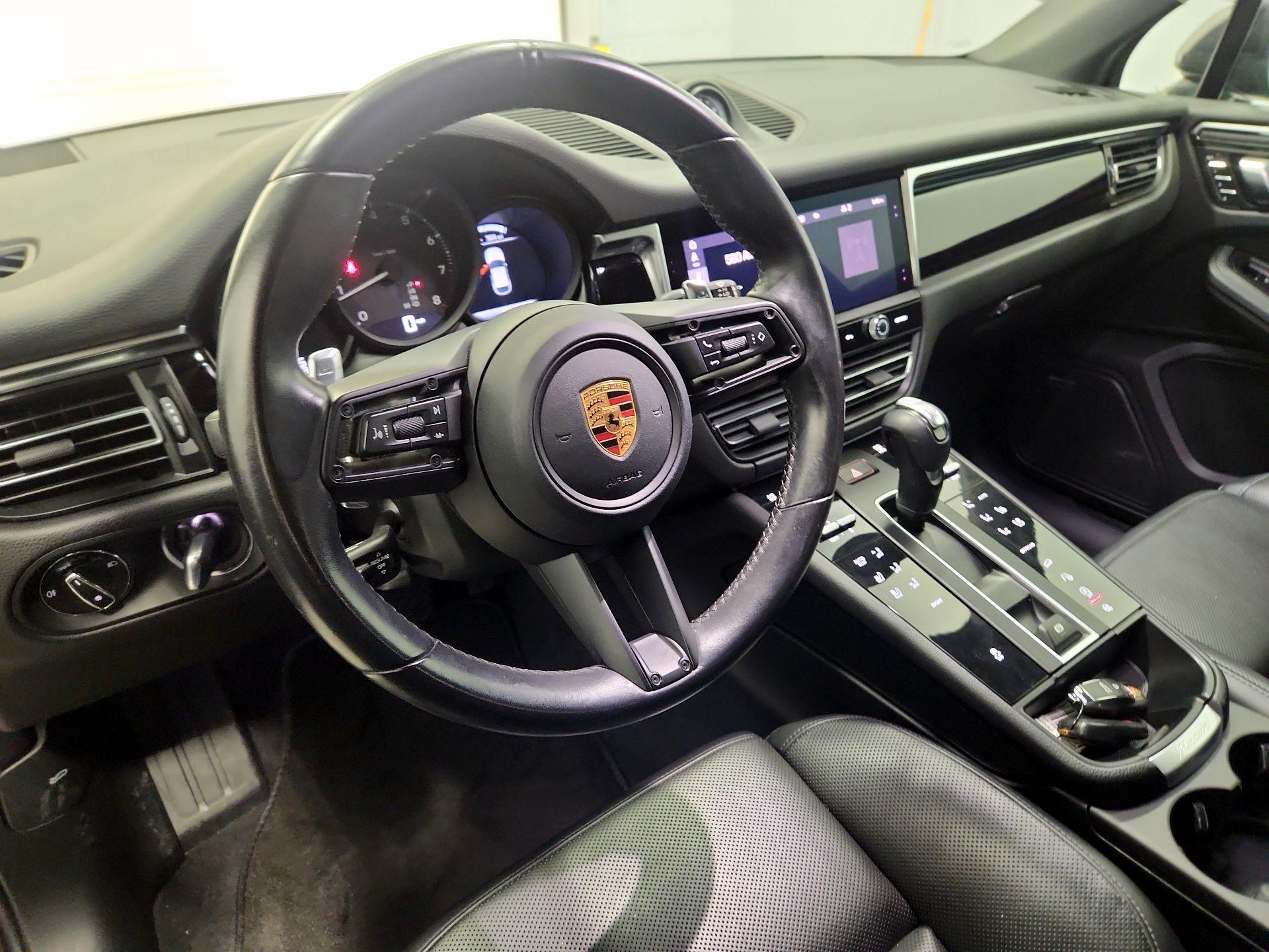 Thumbnail: 2023 Porsche Macan - 9