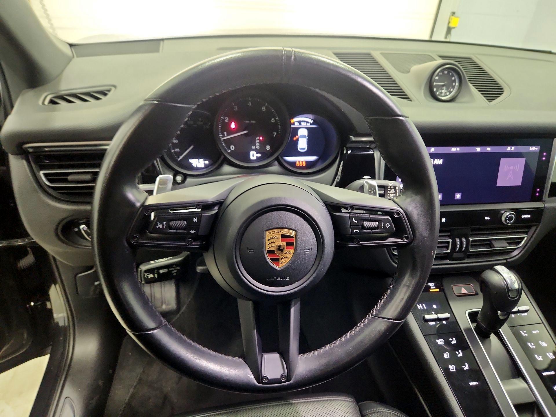 Thumbnail: 2023 Porsche Macan - 10