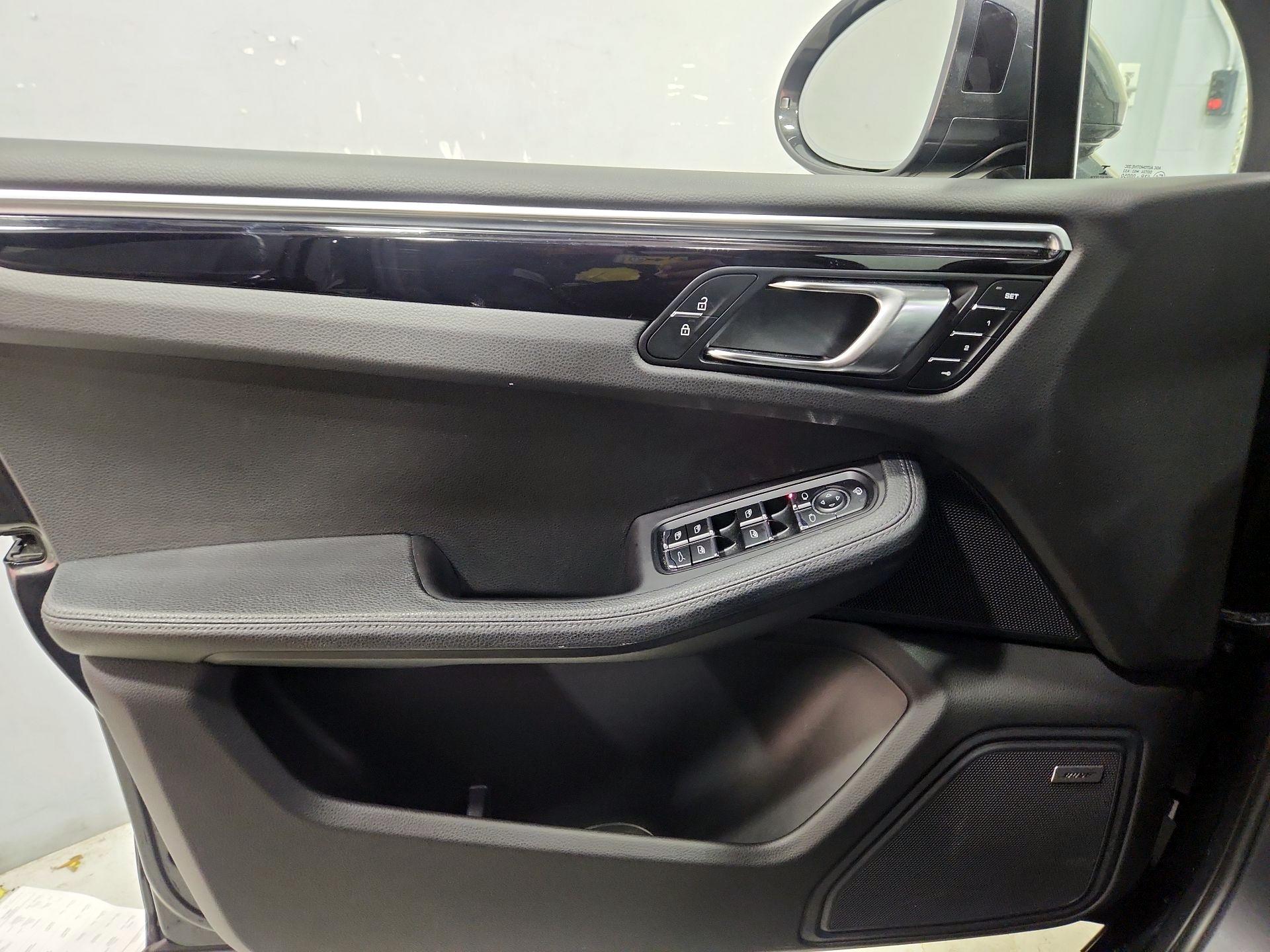 Thumbnail: 2023 Porsche Macan - 12