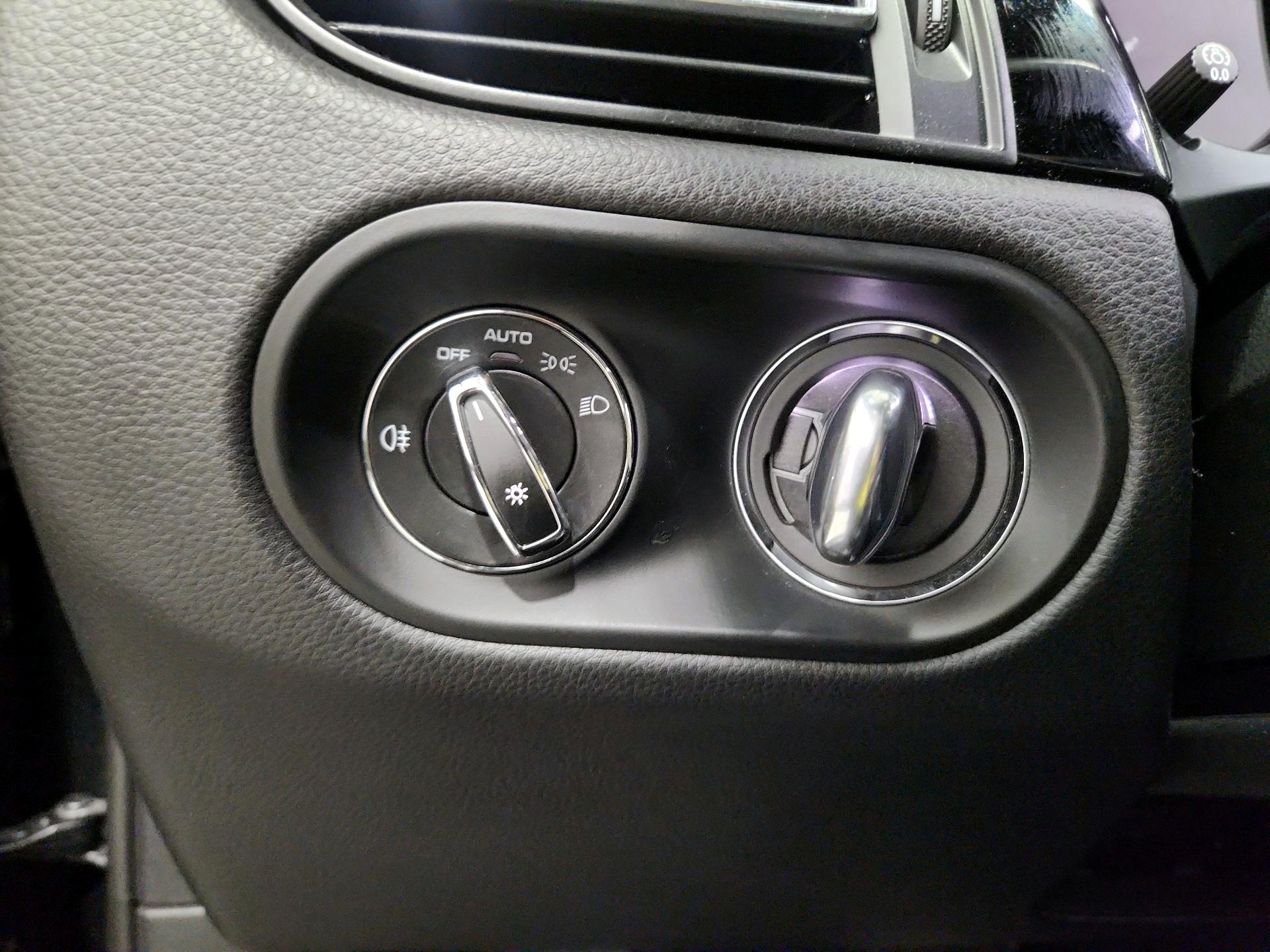 Thumbnail: 2023 Porsche Macan - 13