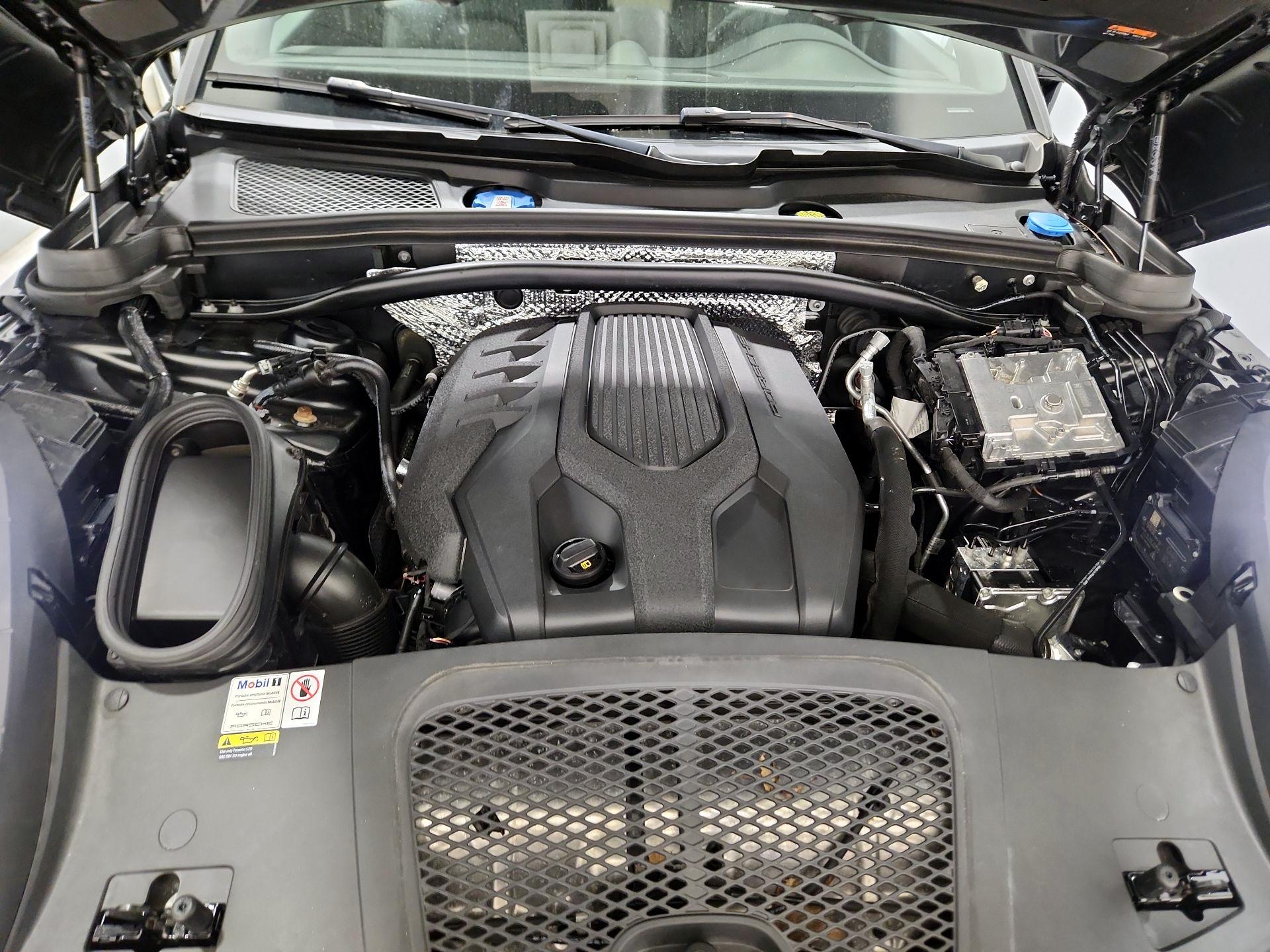 Thumbnail: 2023 Porsche Macan - 20