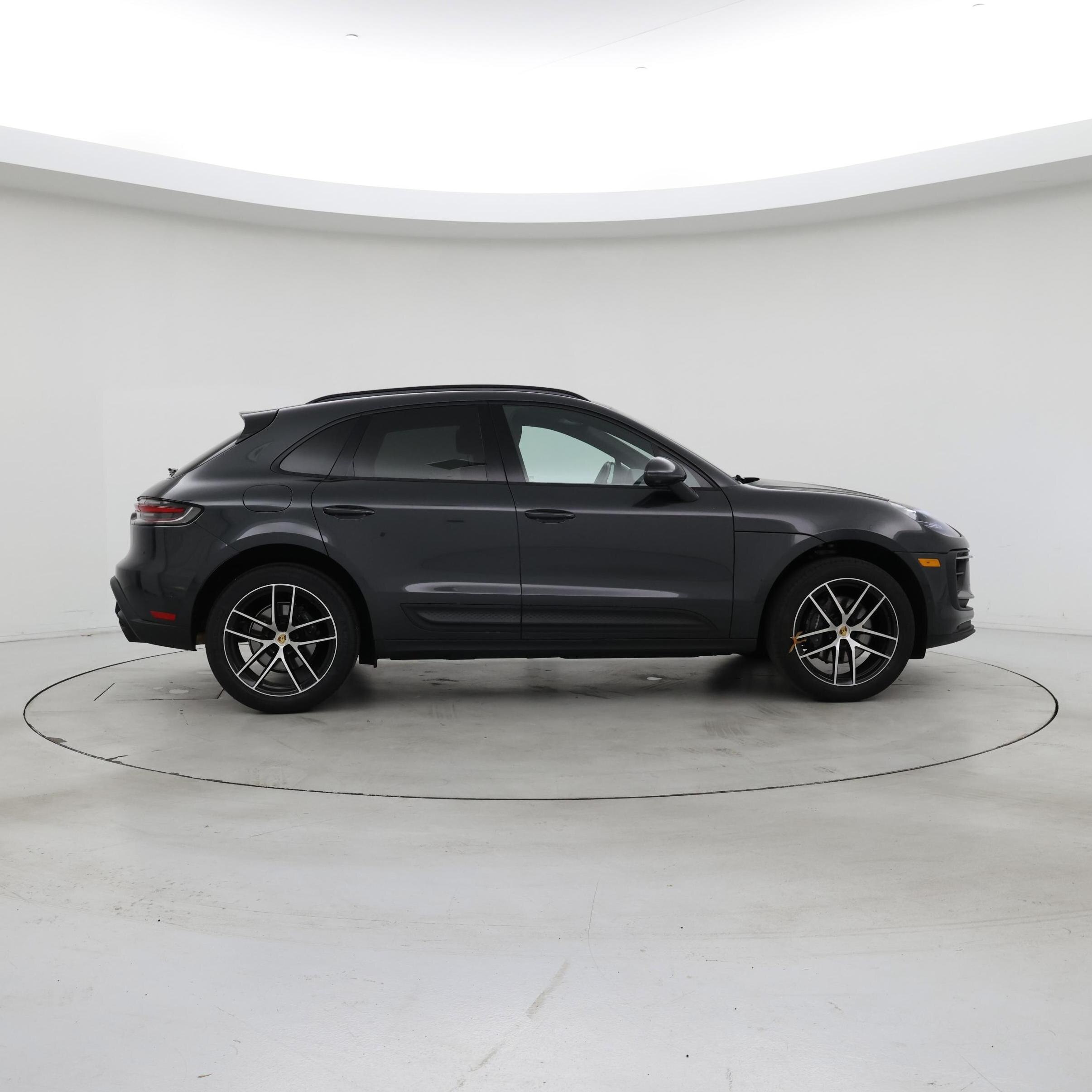 Thumbnail: 2023 Porsche Macan - 7