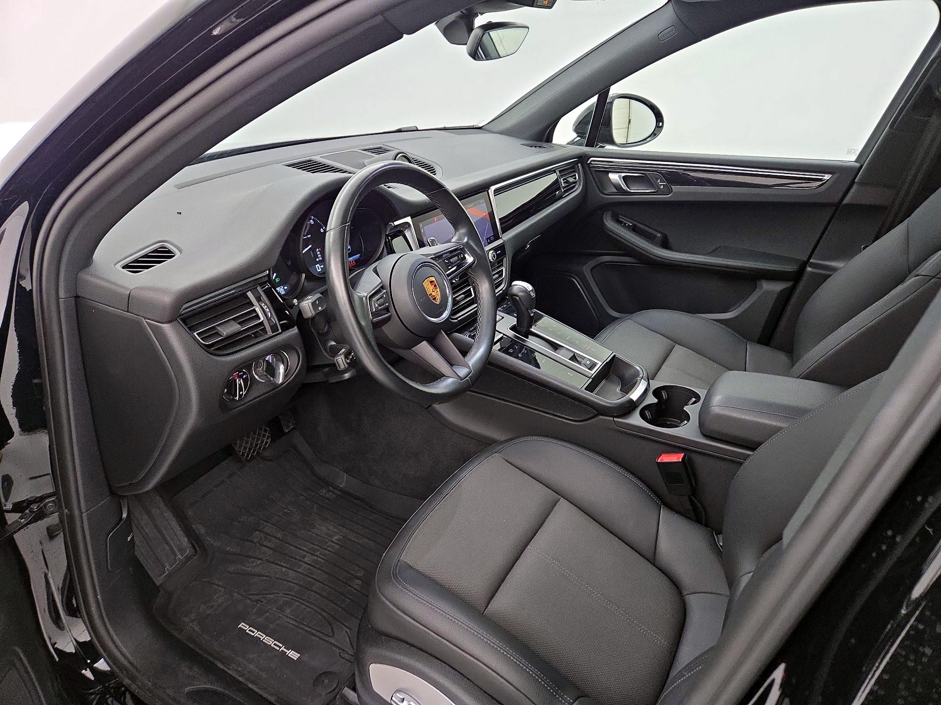 Thumbnail: 2023 Porsche Macan - 11