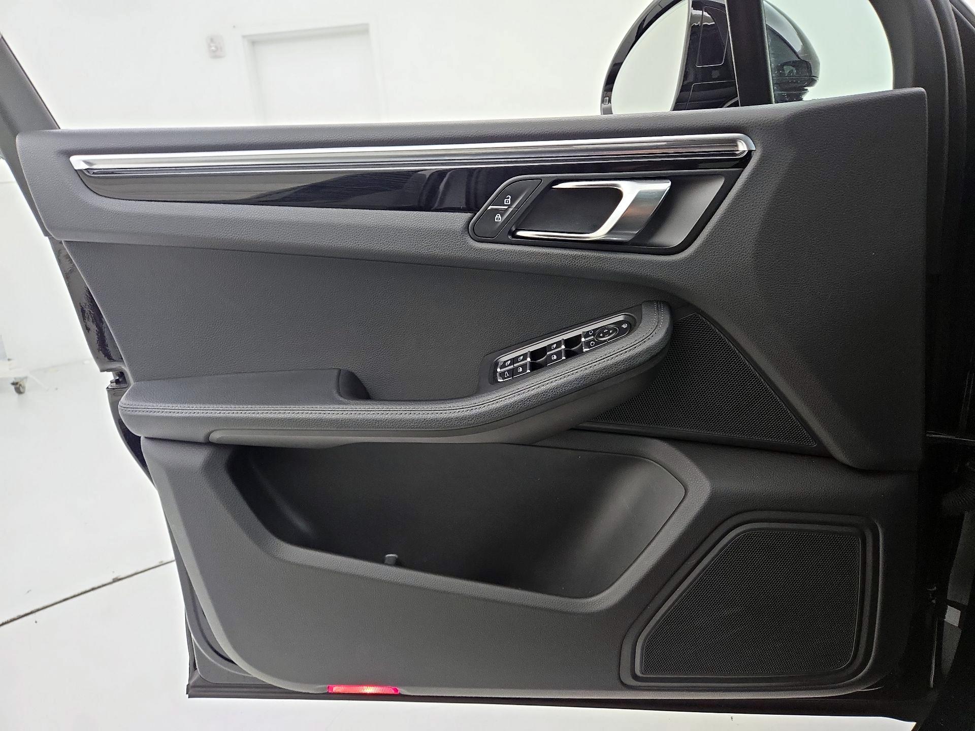 Thumbnail: 2023 Porsche Macan - 12